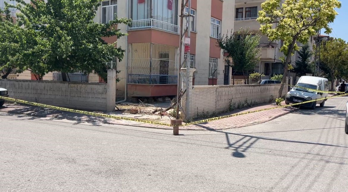 Bosanma Asamasindaki Esini Bicakladi (3)