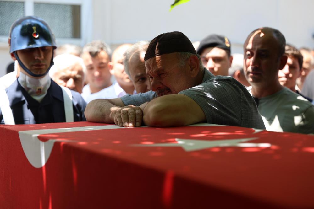 Bu Veda Yurek Yakti Astsubay Oglunun Tabutunu Omuzladi2