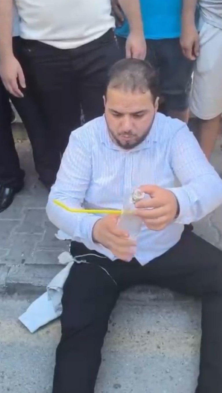 Cami Muezzinine Bicakli Saldiri (2)