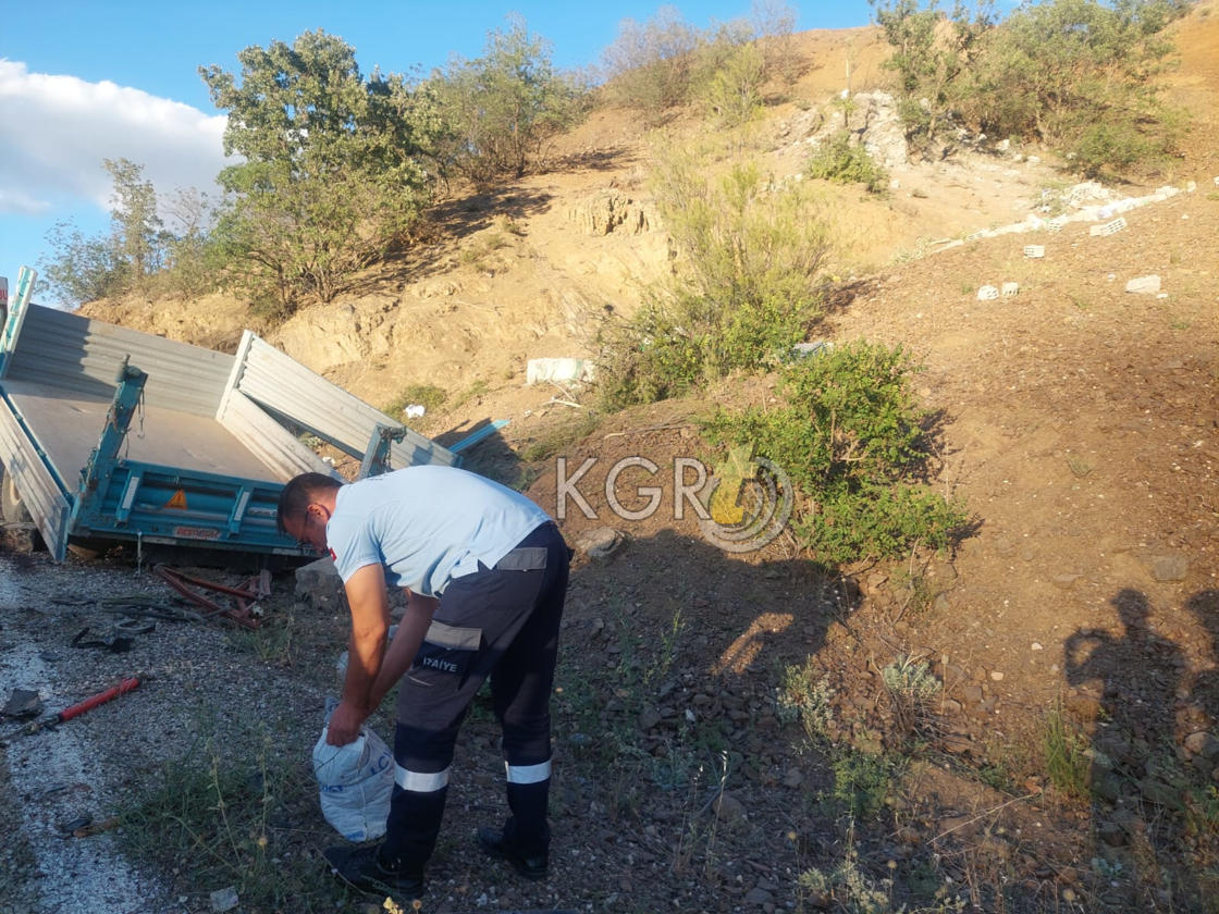 Devrilen Traktörün Altında Kalarak Can Verdi3