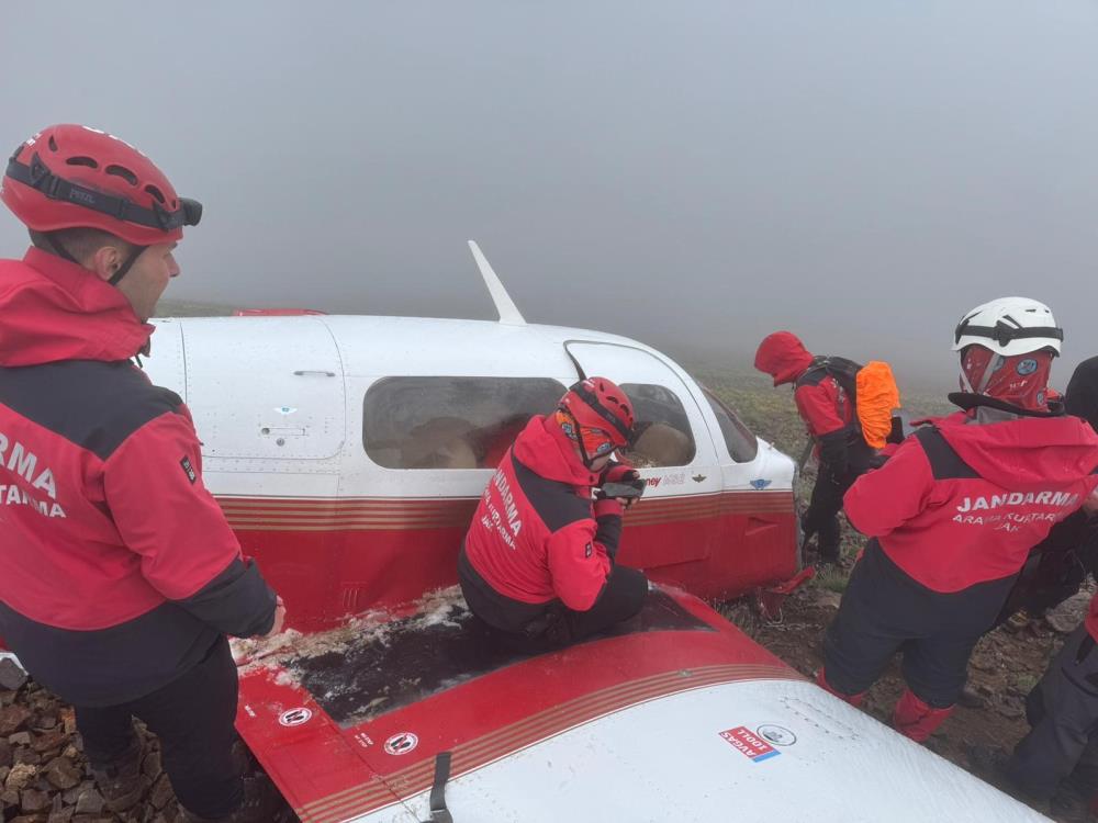 Dusen Jet Ucak Bulundu Pilot Olduyolcu Yarali1