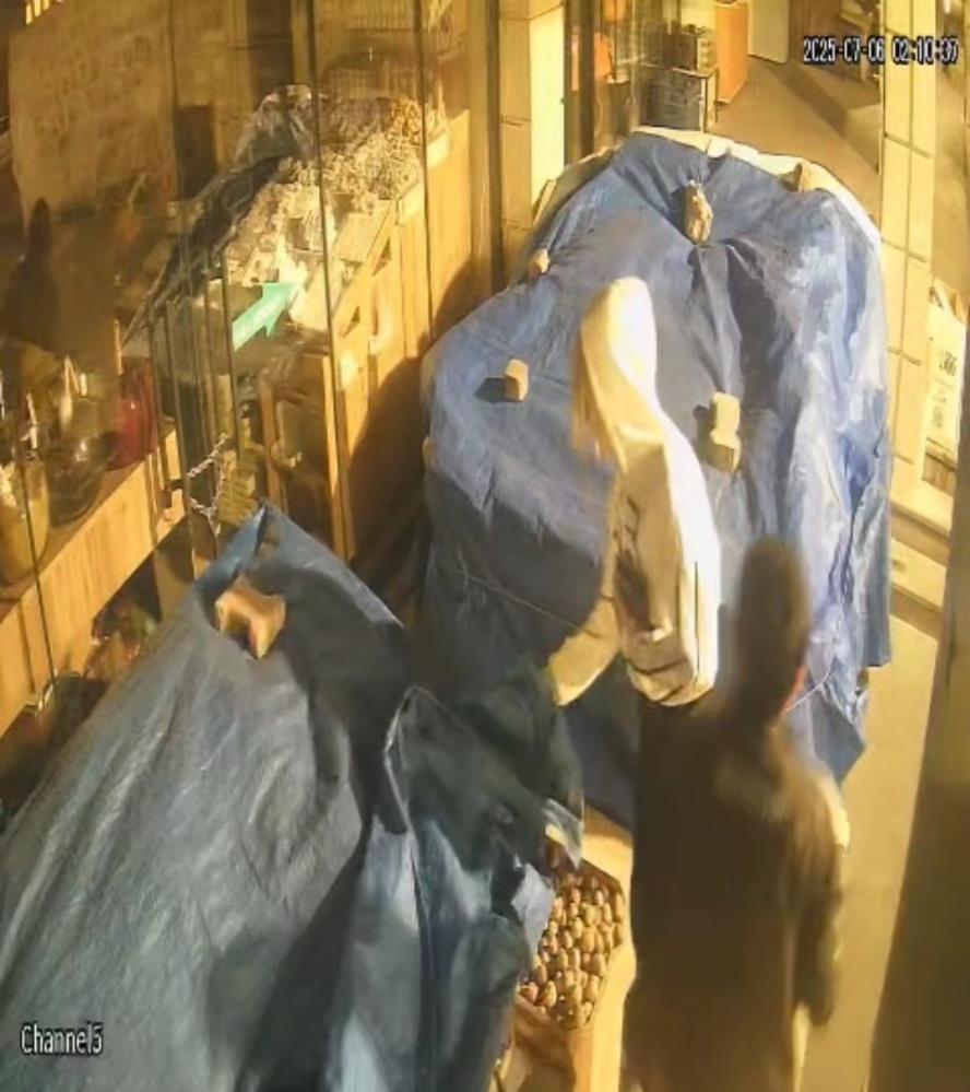 Gece Yarisi Kuruyemis Hirsizligi1