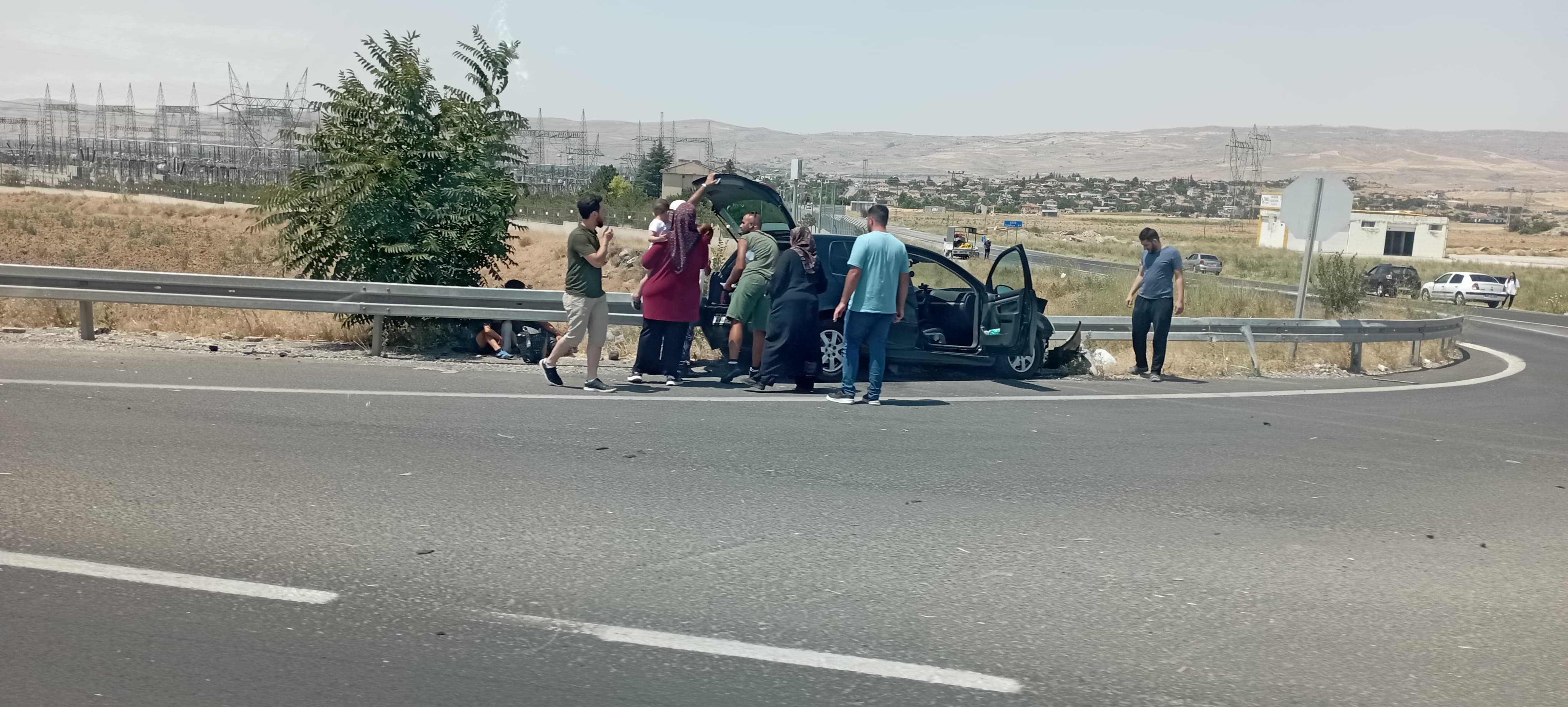 Iki Otomobil Carpisti 7 Kisi Yaralandi (4)