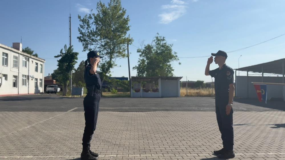 Kadin Ilce Jandarma Komutani Sahada Yogun Mesaide2