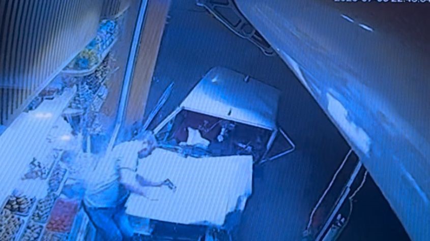 Kaldirimdaki Adam Kil Payi Kurtuldu4