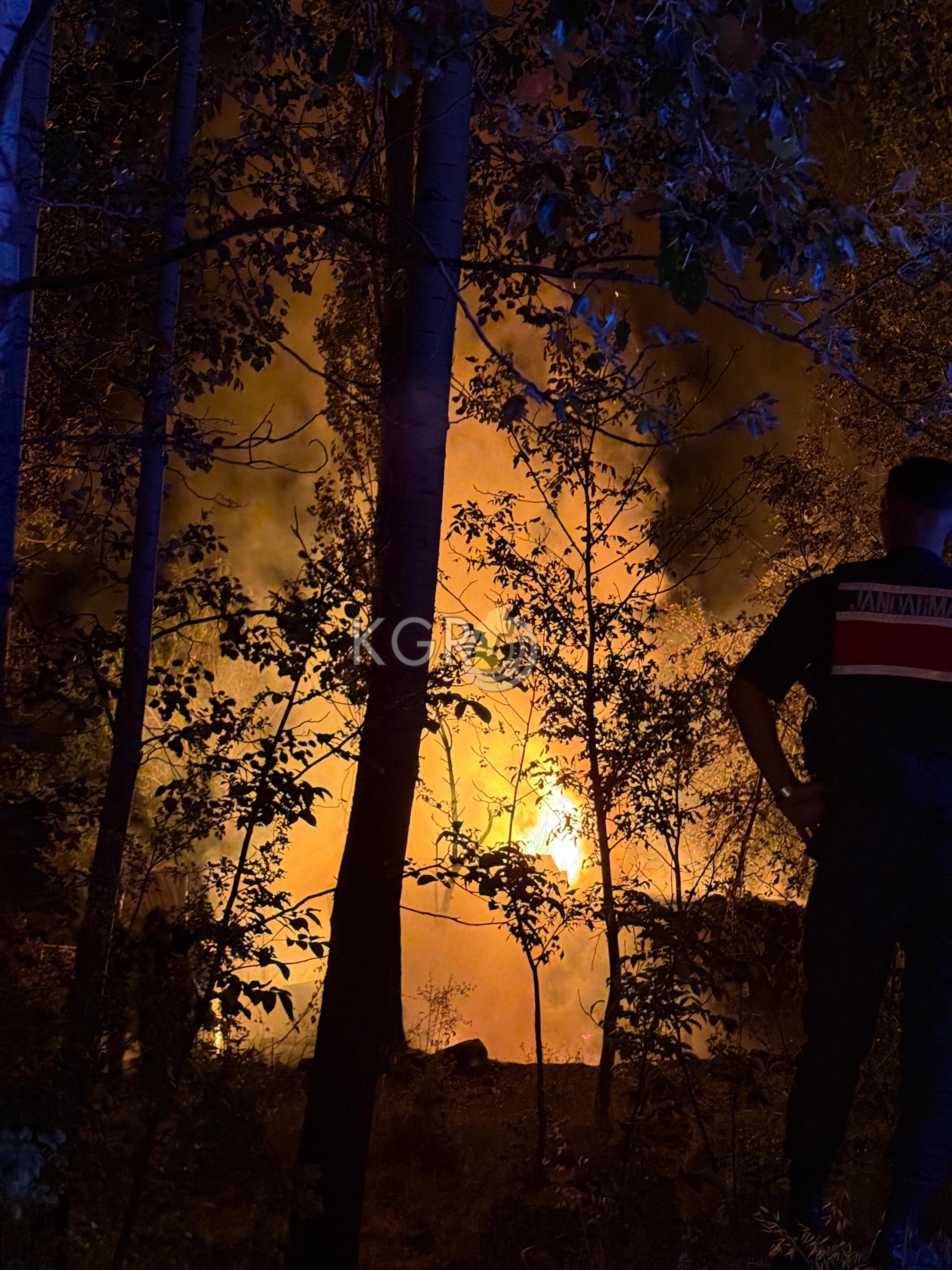 Karaman Derekoyde Gece Korkutan Yangin1