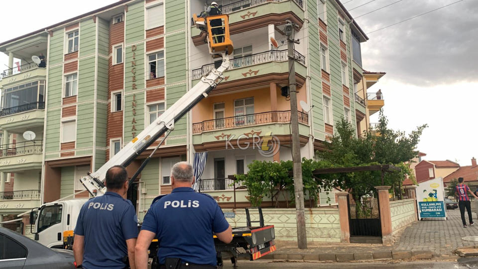 Karamanda Aydinlatma Diregindeki Elektrik Panosunda Yangin2