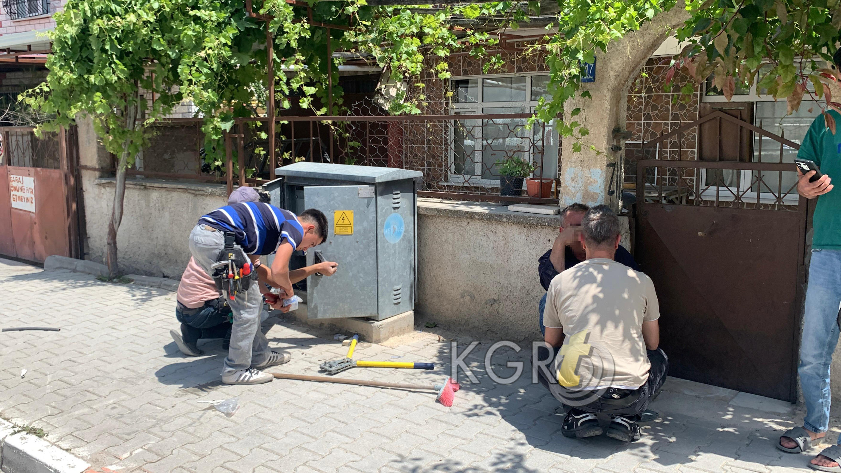 Karamanda Elektrik Akimina Kapilan Elektrikci Hastanelik Oldu13