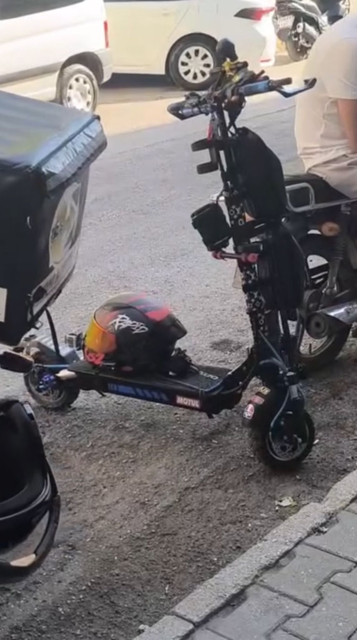 Karamanda Elektrikli Scooter 4 Yasindaki Cocuga Carpti1