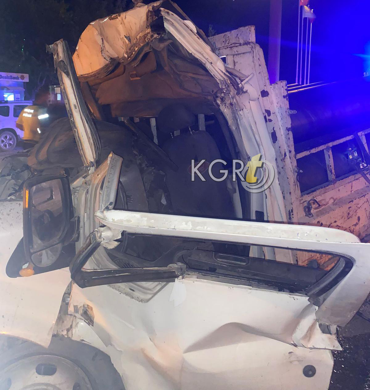 Karamanda Feci Kazada Surucu Aracta Sikisti 1 Yarali0 (4)
