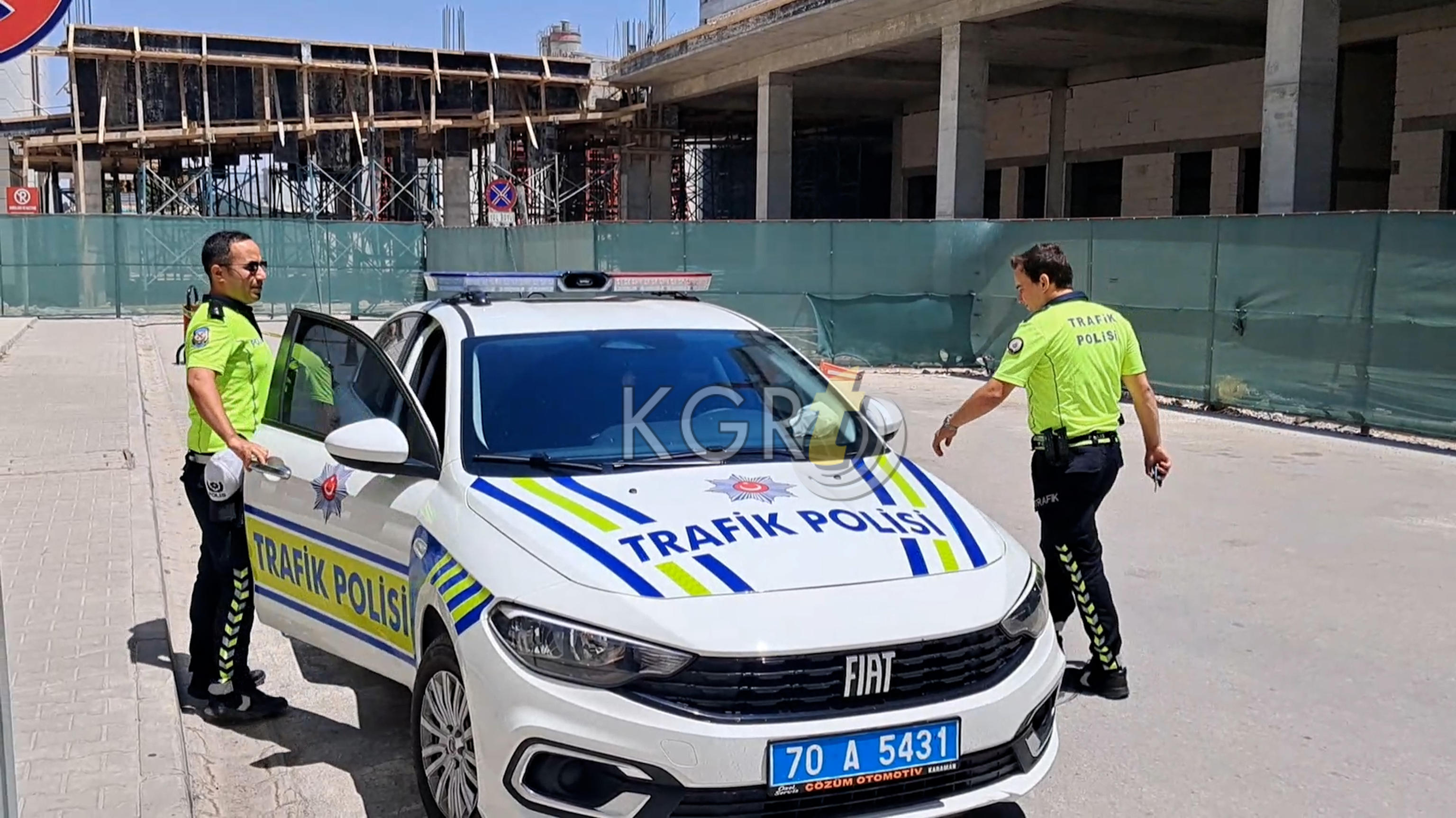 Karamanda Fenalasan Kucuk Cocugu Trafik Ekibi Hastaneye Yetistirdi1