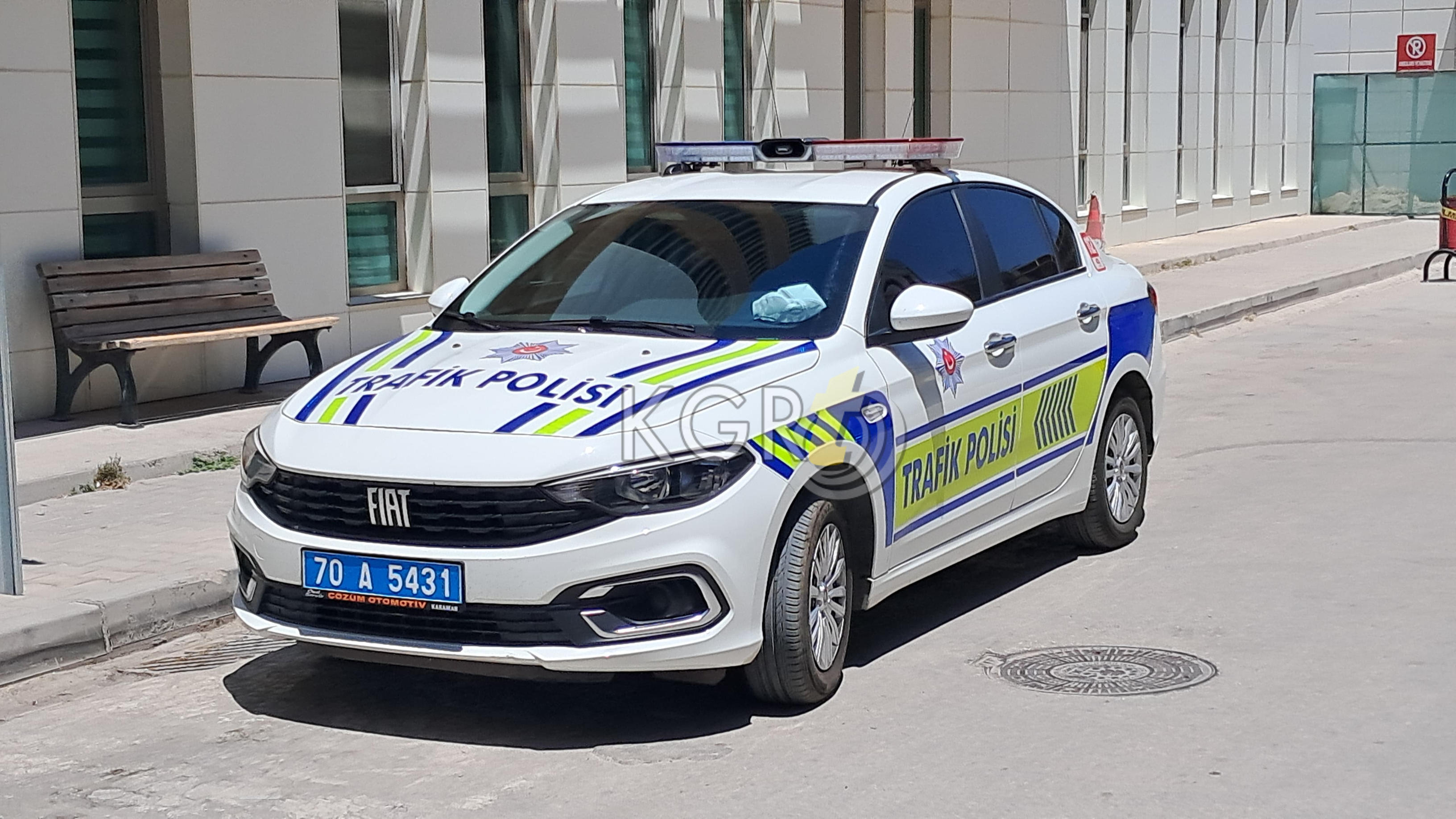 Karamanda Fenalasan Kucuk Cocugu Trafik Ekibi Hastaneye Yetistirdi5