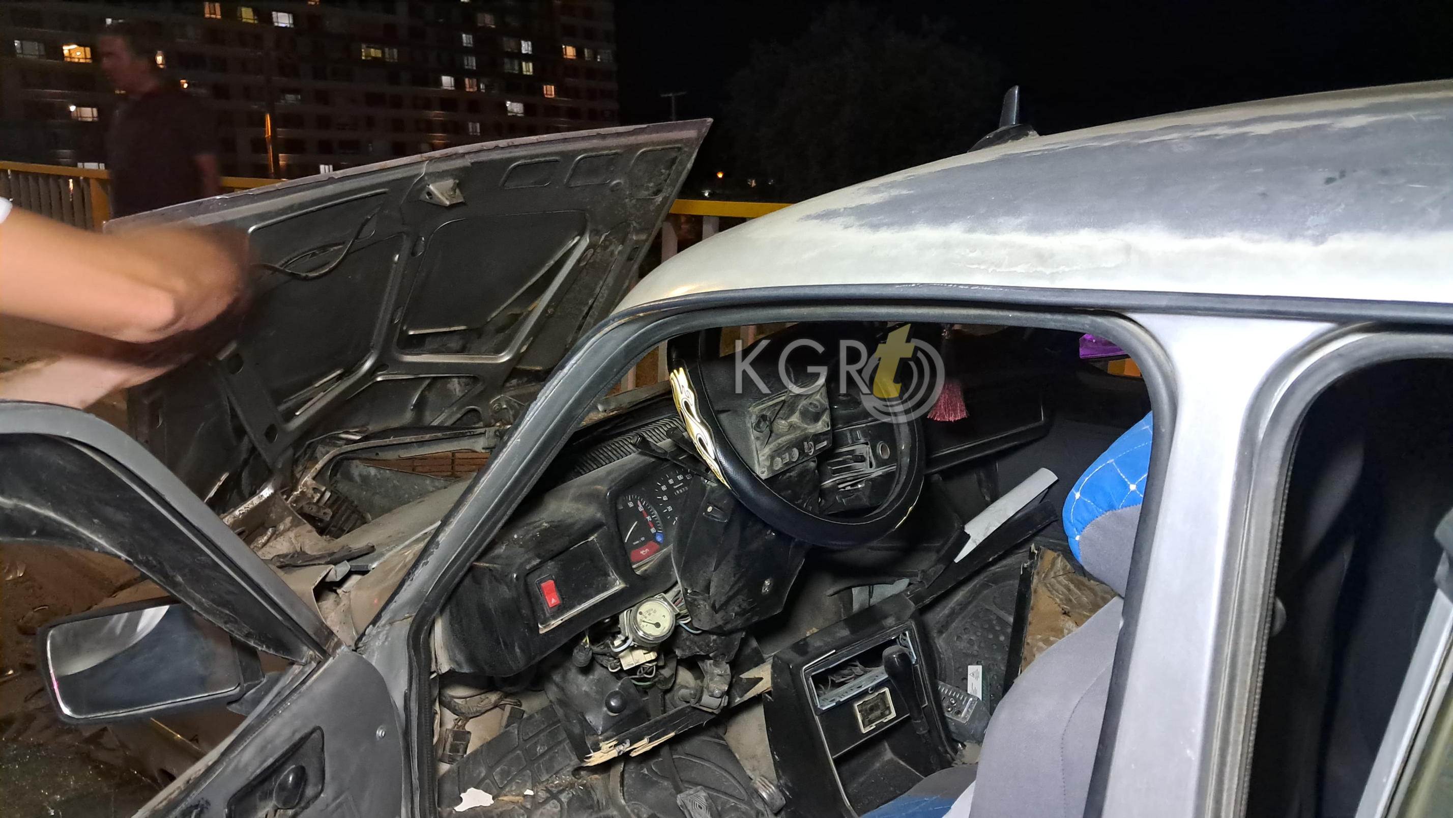 Karamanda Kontrolden Cikan Otomobil Bariyere Ok Gibi Saplandi7