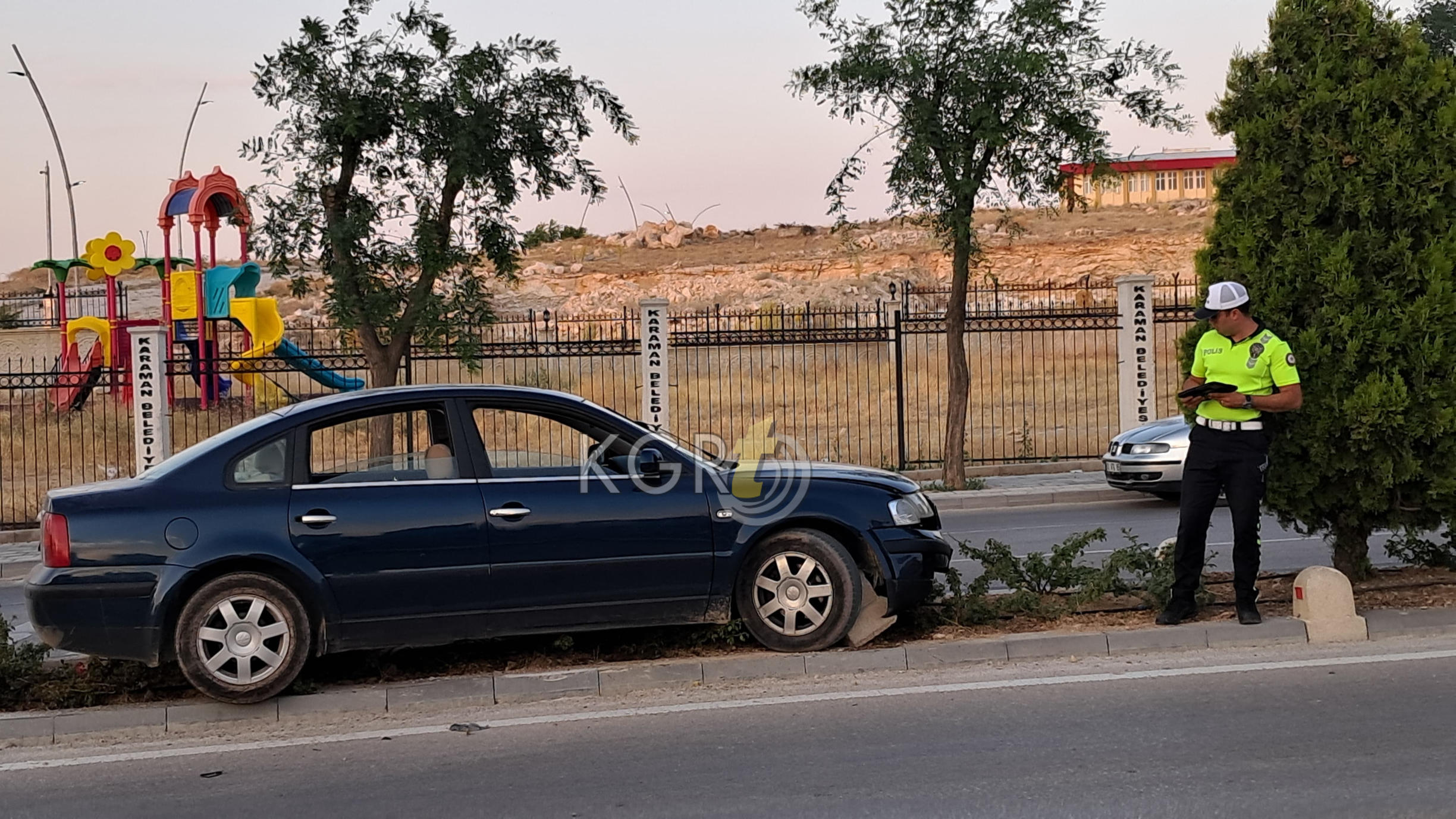 Karamanda Kontrolden Cikan Otomobil Orta Refuje Cikti 1 Yarali2