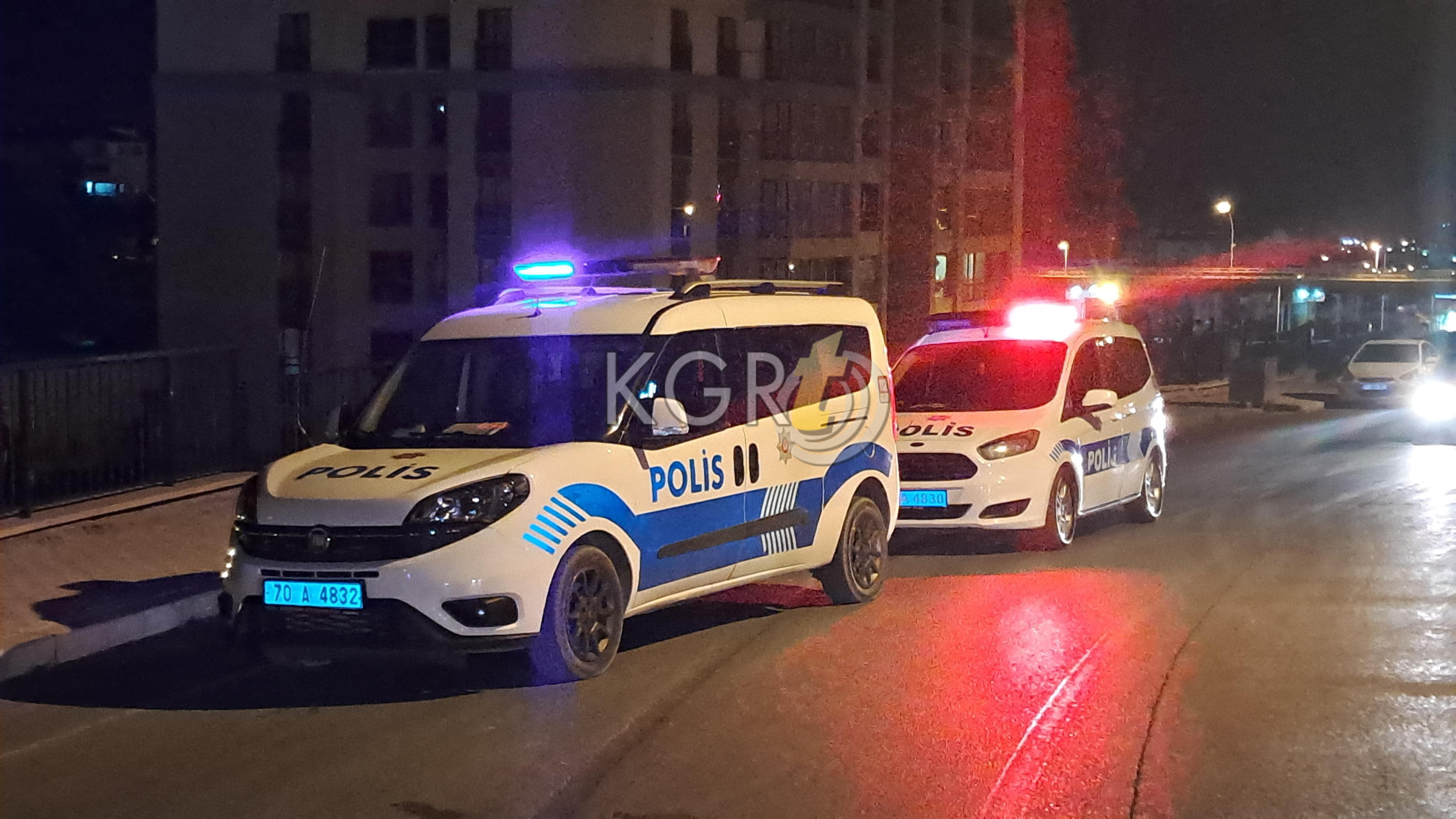 Karamanda Korkuluklara Asili Kalan Otomobil Facianin Esiginden Dondu16
