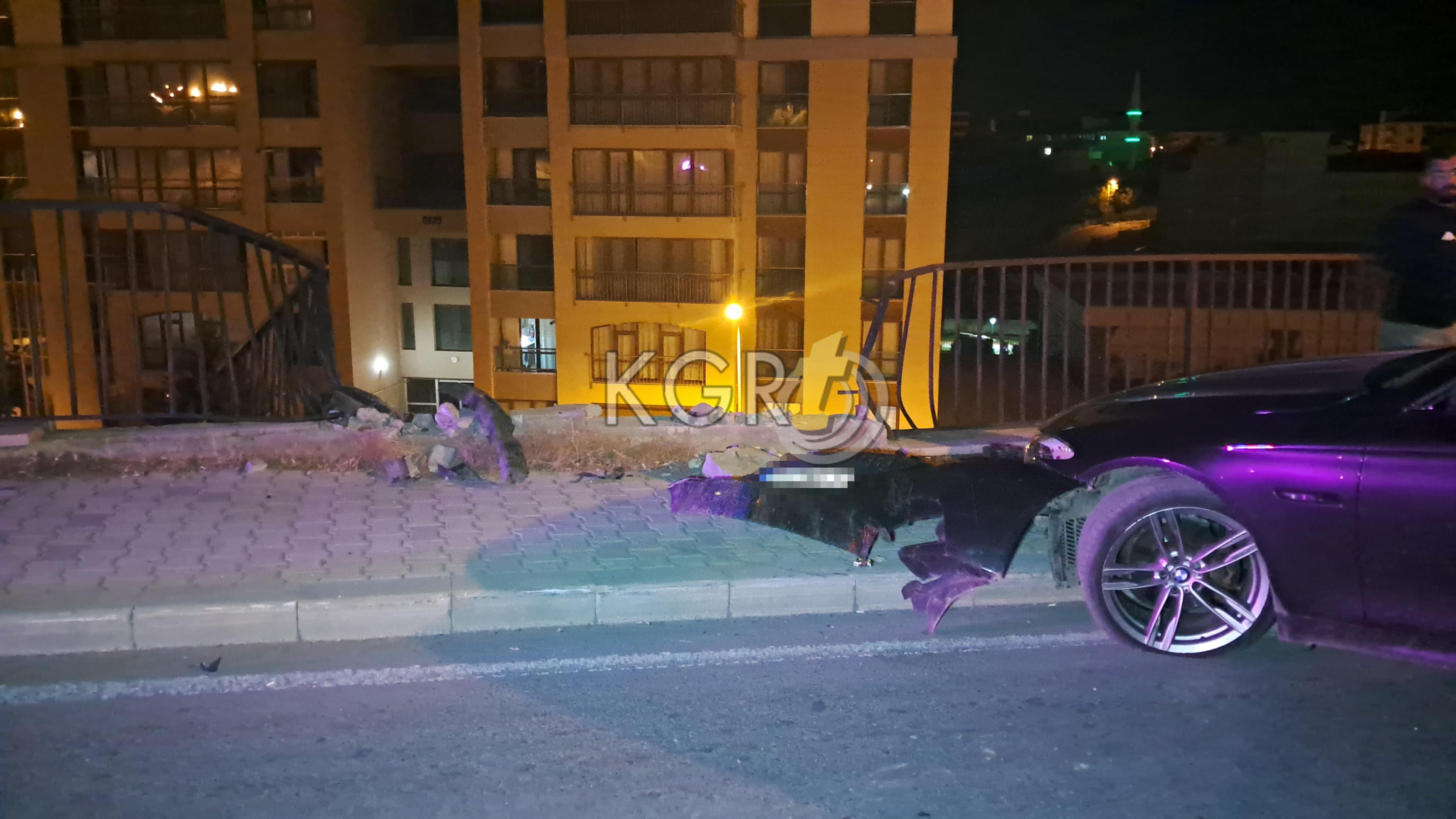 Karamanda Korkuluklara Asili Kalan Otomobil Facianin Esiginden Dondu7