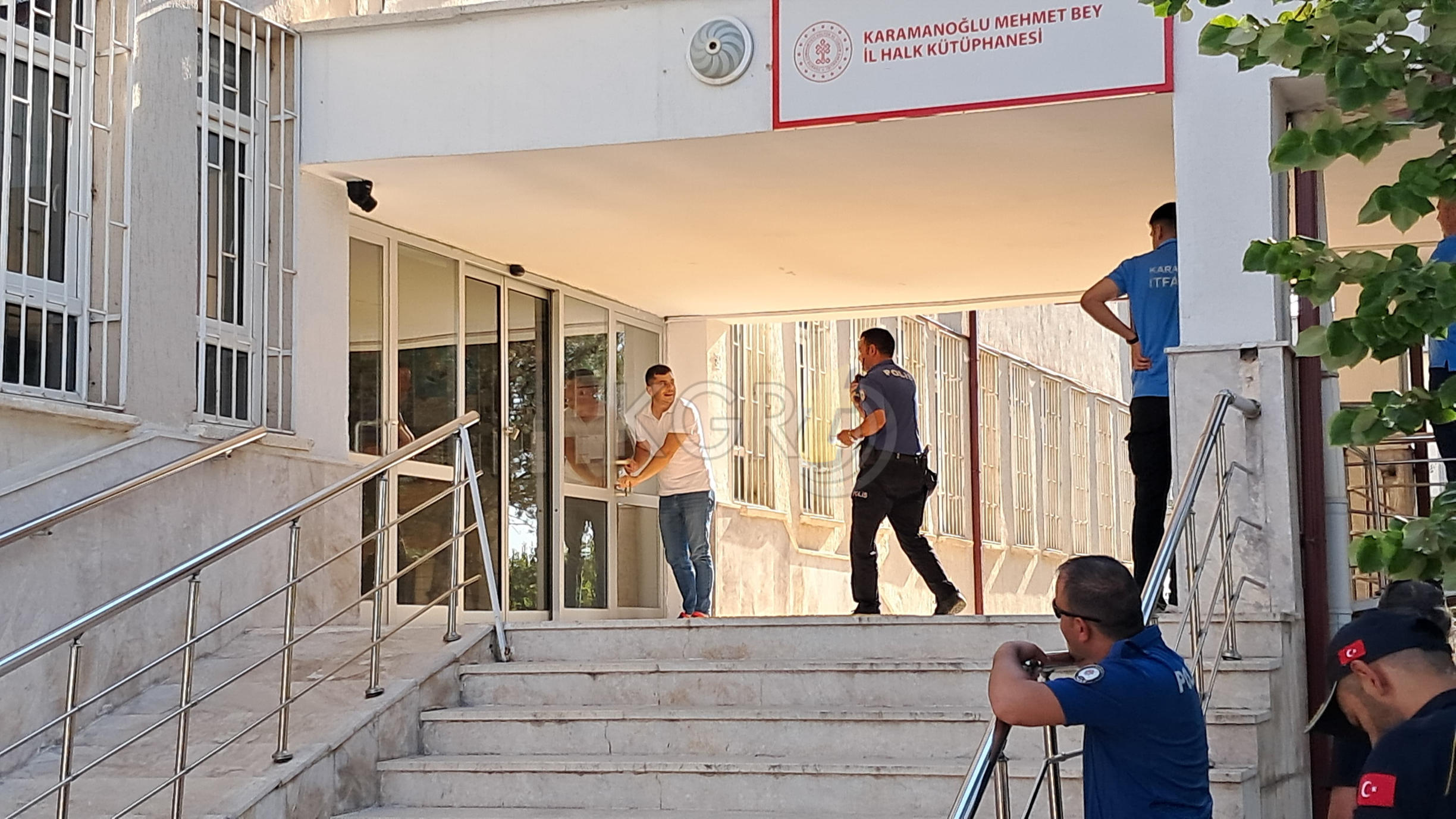 Karamanda Kutuphanede Mahsur Kaldi Ekipler Harekete Gecti4