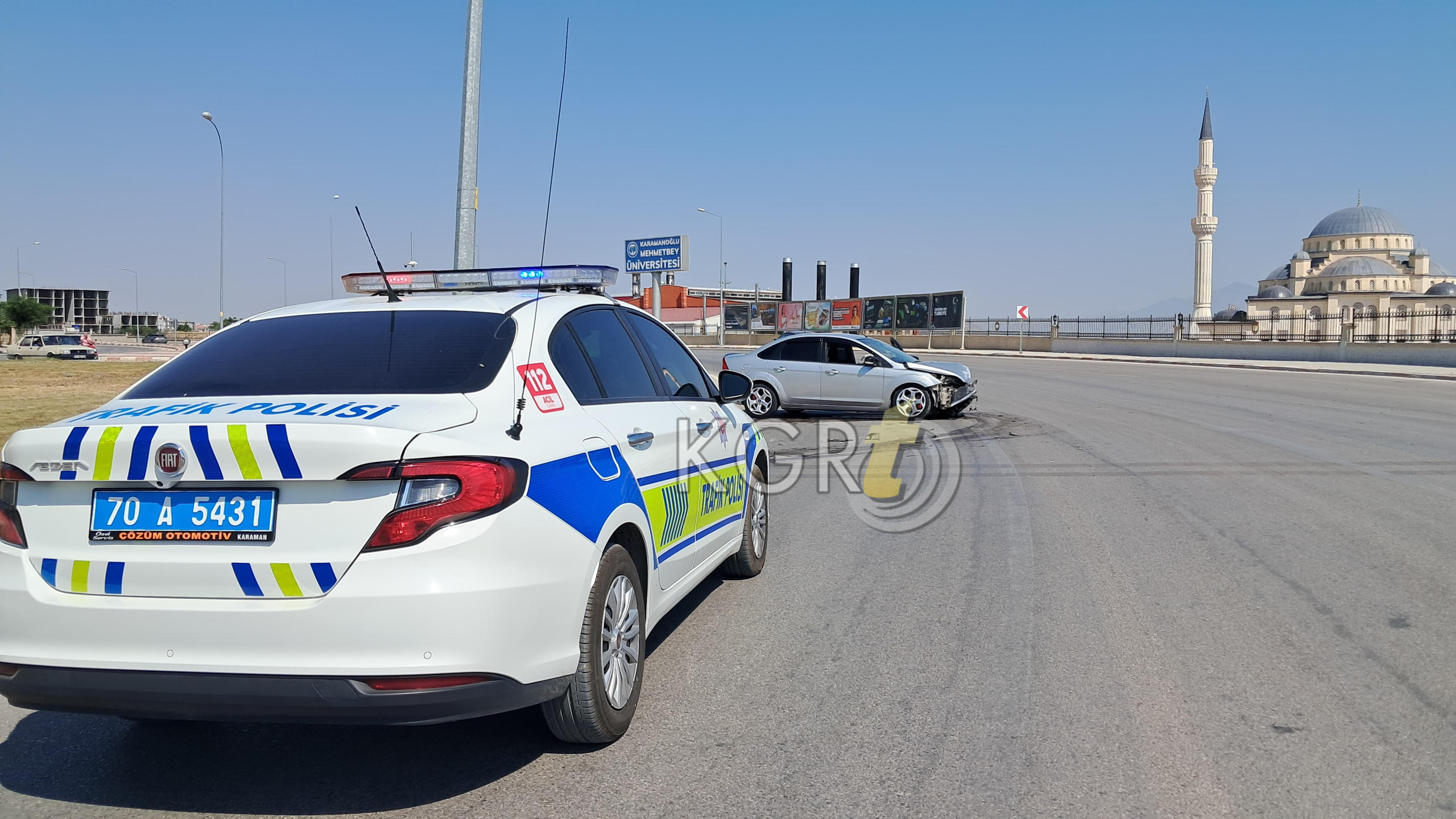 Karamanda O Kavsakta Yine Kaza Otomobil Aydinlatma Diregine Carpti1