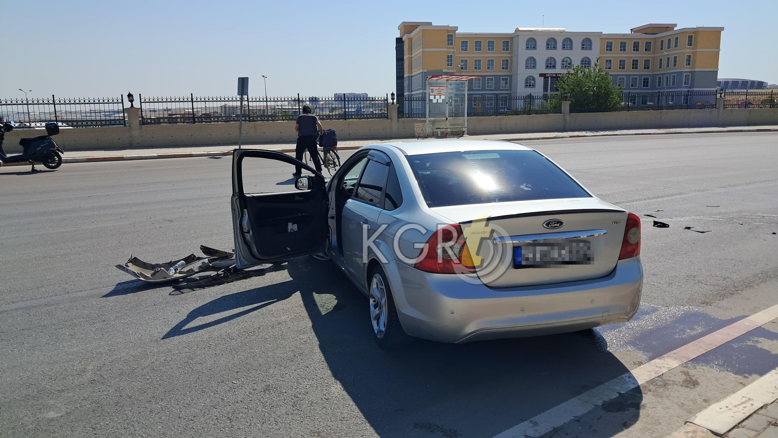 Karamanda O Kavsakta Yine Kaza Otomobil Aydinlatma Diregine Carpti10