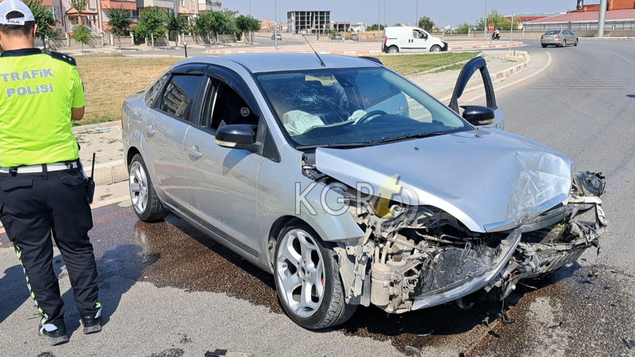 Karamanda O Kavsakta Yine Kaza Otomobil Aydinlatma Diregine Carpti11