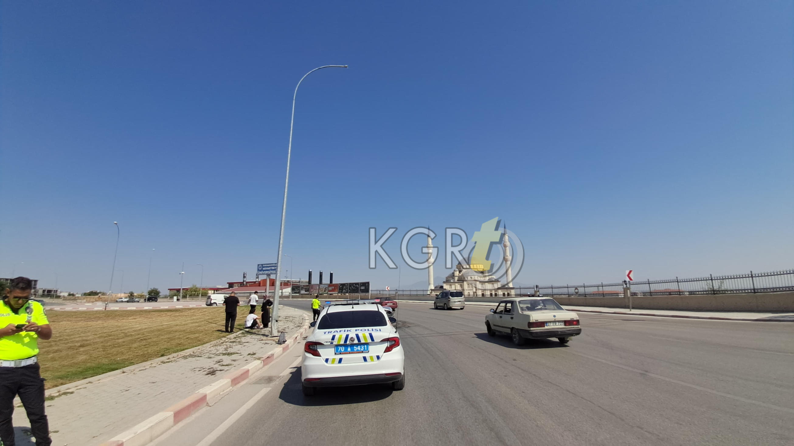 Karamanda O Kavsakta Yine Kaza Otomobil Aydinlatma Diregine Carpti2