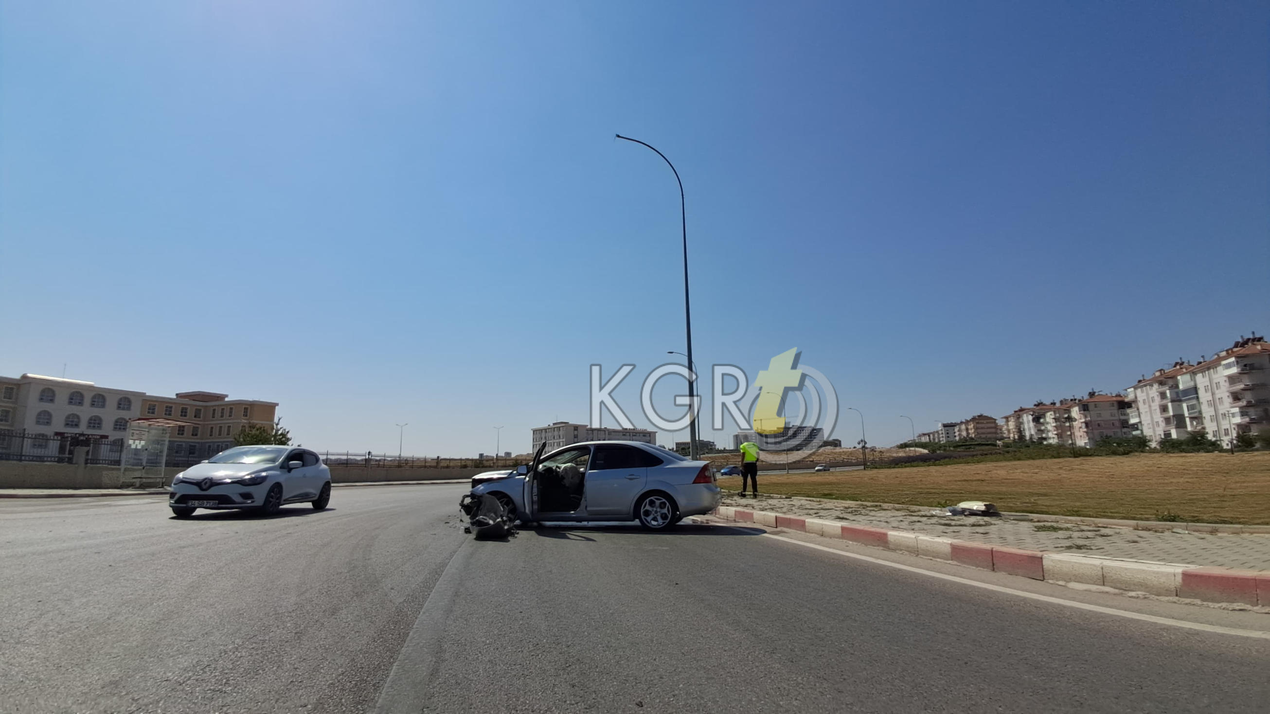 Karamanda O Kavsakta Yine Kaza Otomobil Aydinlatma Diregine Carpti9