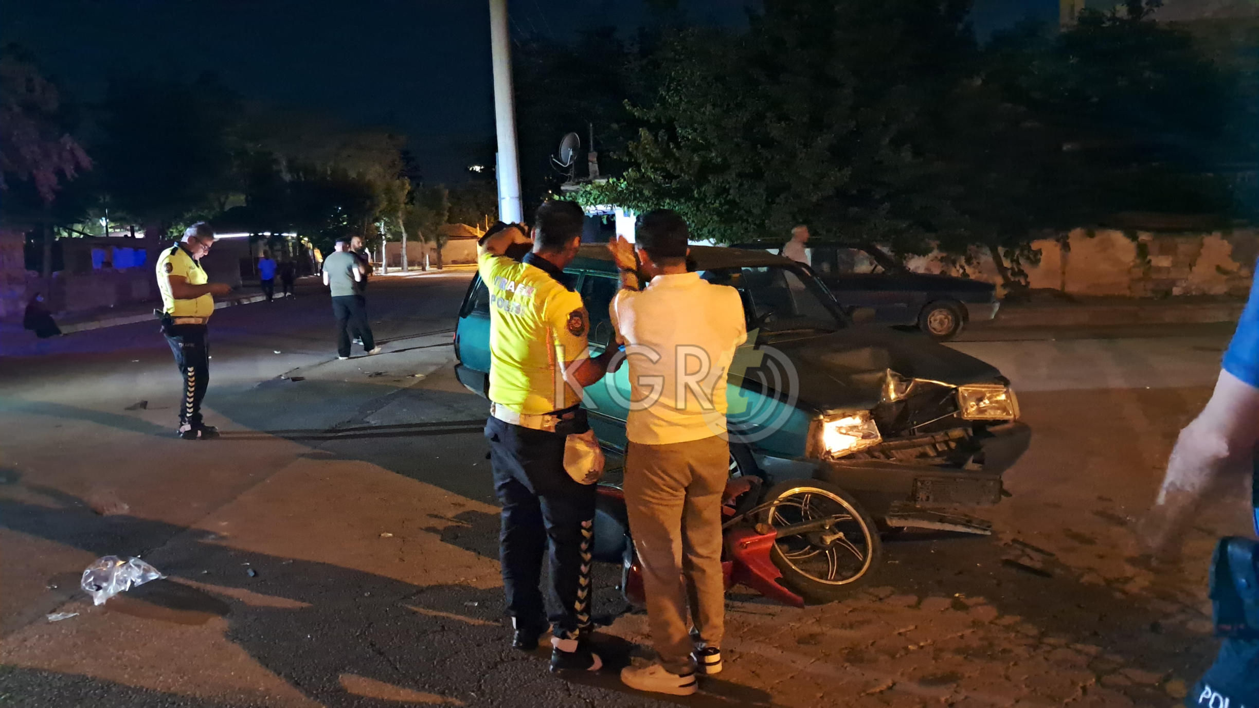 Karamanda Otomobille Carpisan Motosikletteki Anne Ogul Yaralandi15