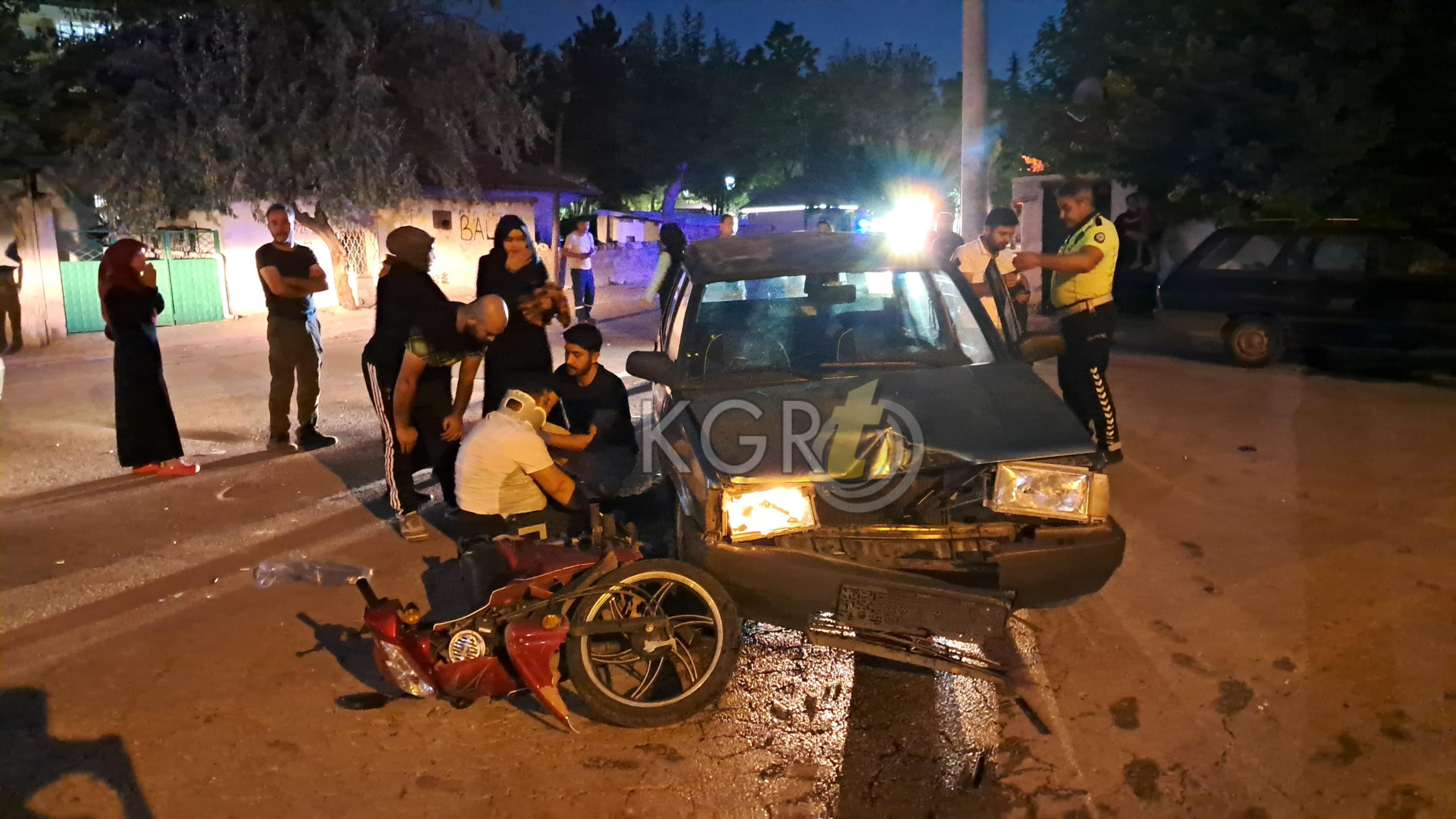 Karamanda Otomobille Carpisan Motosikletteki Anne Ogul Yaralandi24