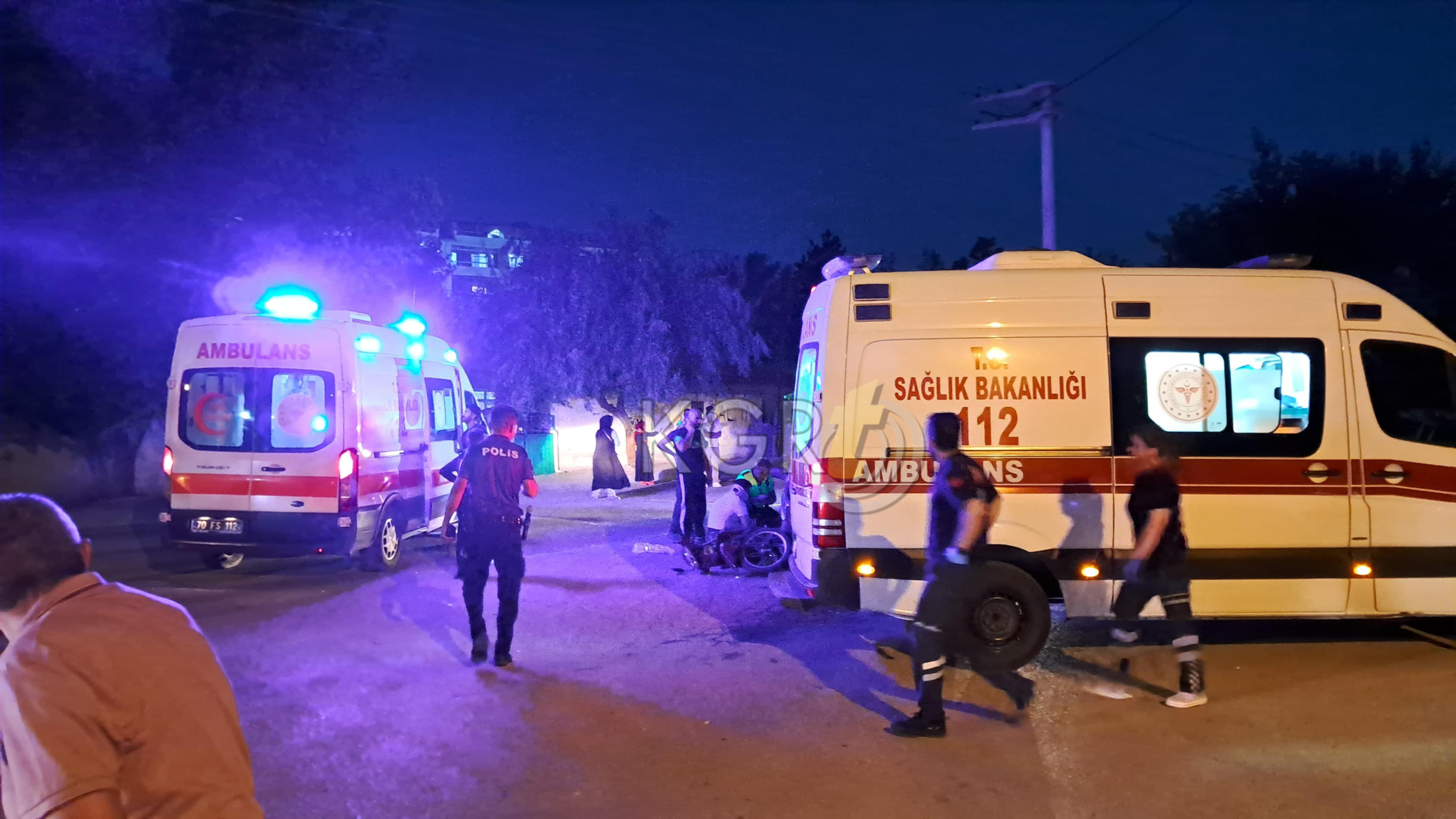 Karamanda Otomobille Carpisan Motosikletteki Anne Ogul Yaralandi7