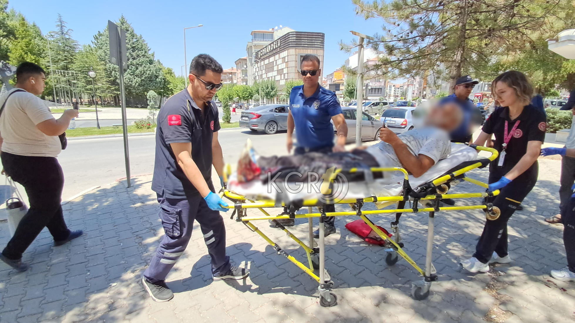 Karamanda Parkta Bicakli Kavga 1 Yarali10