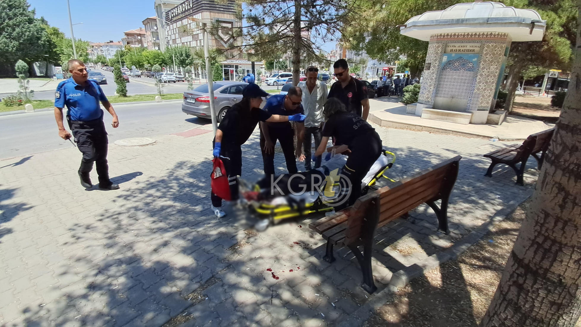 Karamanda Parkta Bicakli Kavga 1 Yarali2