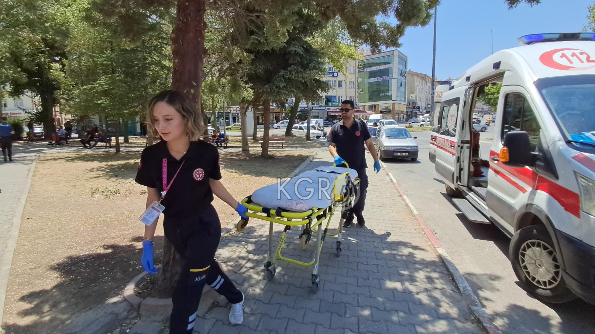 Karamanda Parkta Bicakli Kavga 1 Yarali9