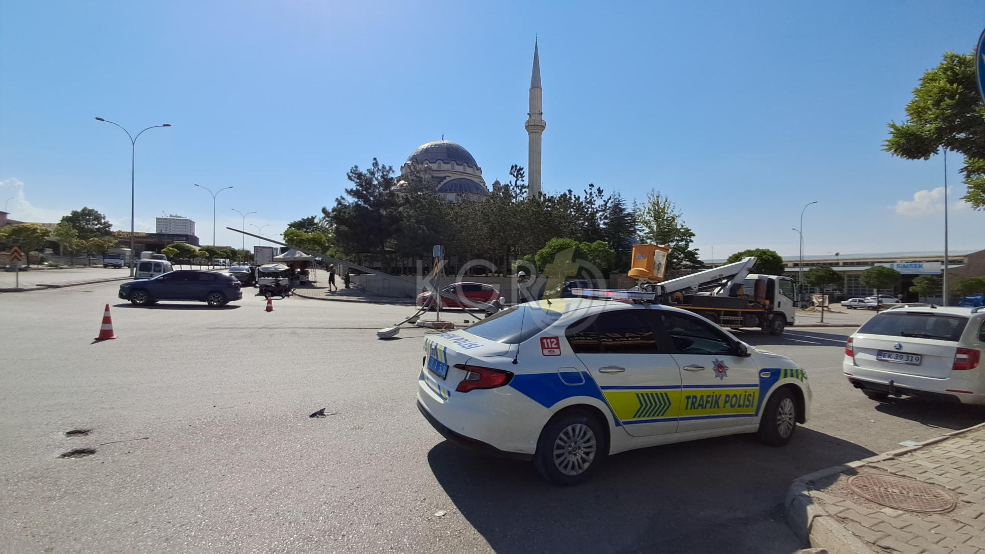 Karamanda Tarim Araci Aydinlatma Diregini Devirdi1