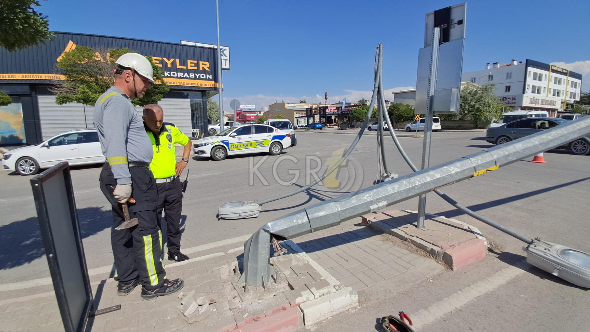 Karamanda Tarim Araci Aydinlatma Diregini Devirdi7