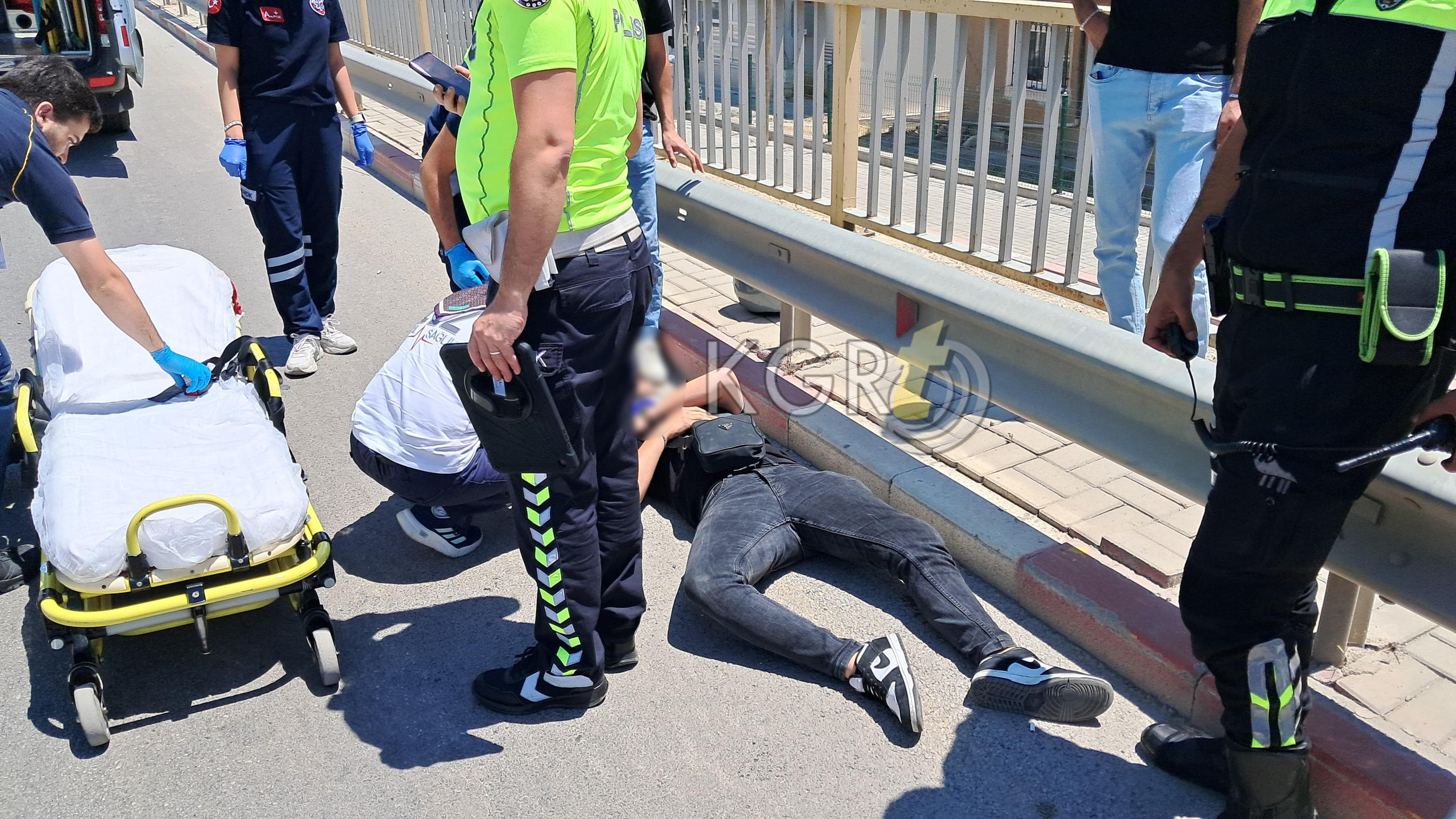 Karamanda Yola Dokulen Yagda Kayan Motokurye Devrildi 1 Yarali1