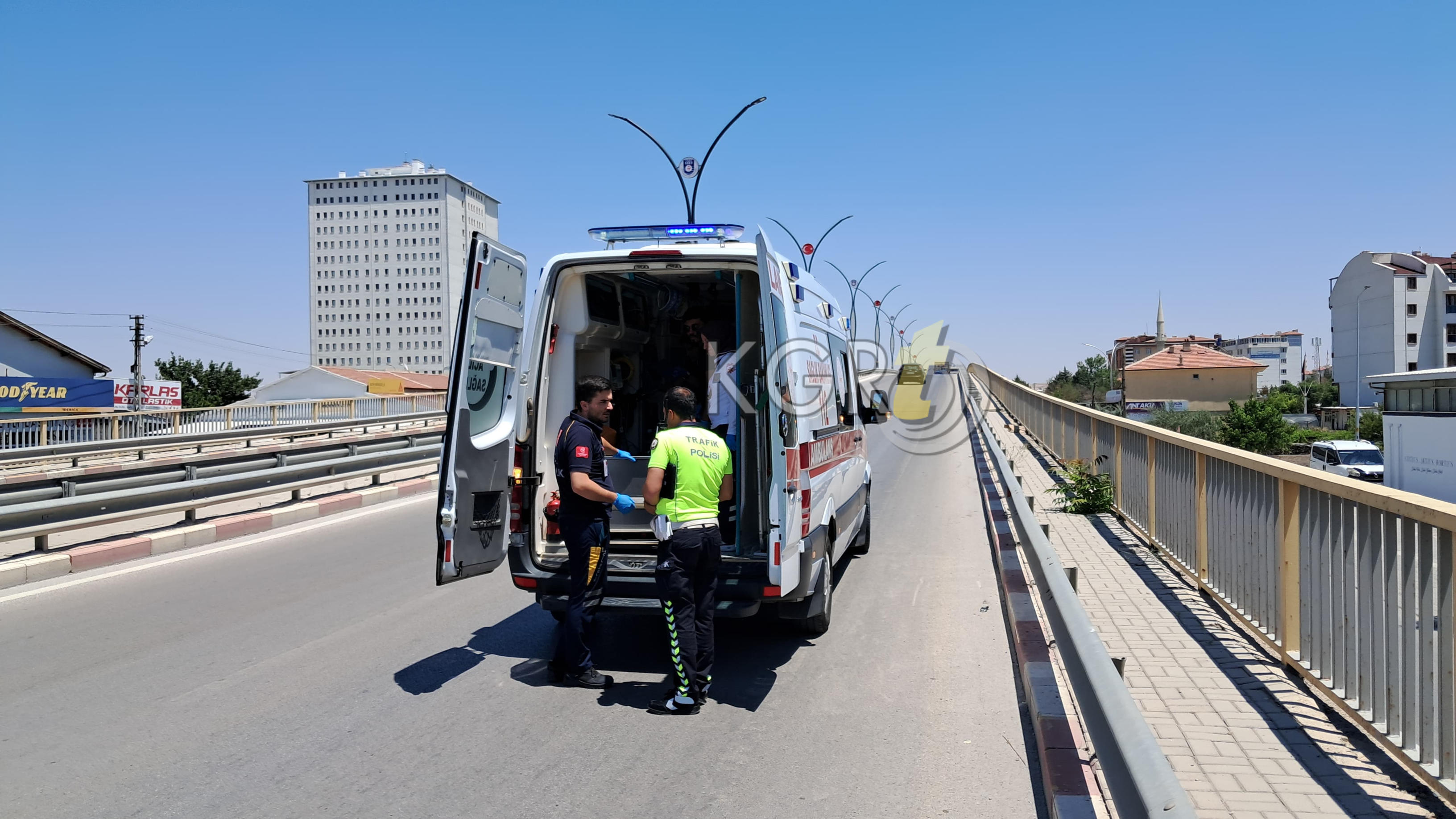 Karamanda Yola Dokulen Yagda Kayan Motokurye Devrildi 1 Yarali4