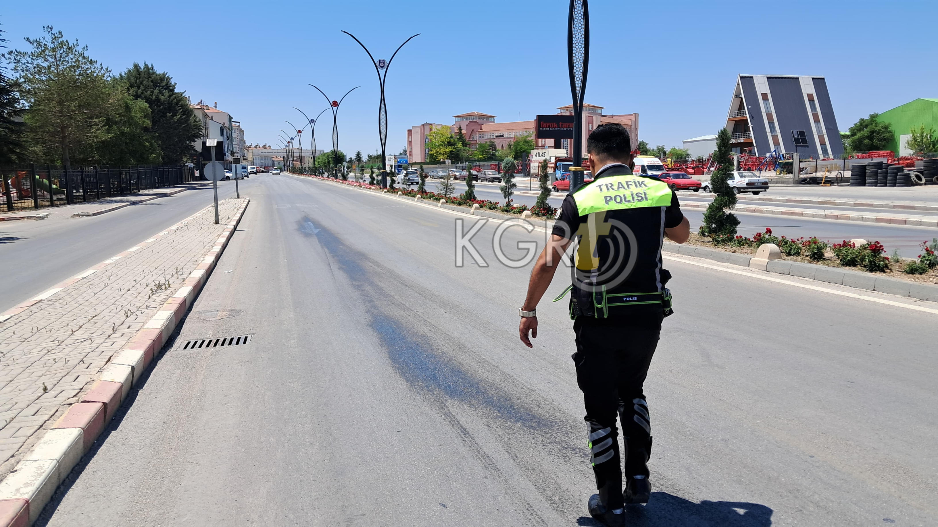 Karamanda Yola Dokulen Yagda Kayan Motokurye Devrildi 1 Yarali5