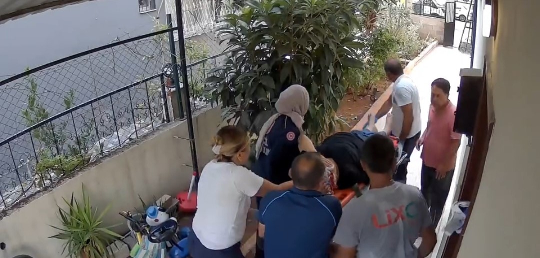 Kargocu 70 Yasindaki Adamin Hayatini Kurtardi (3)
