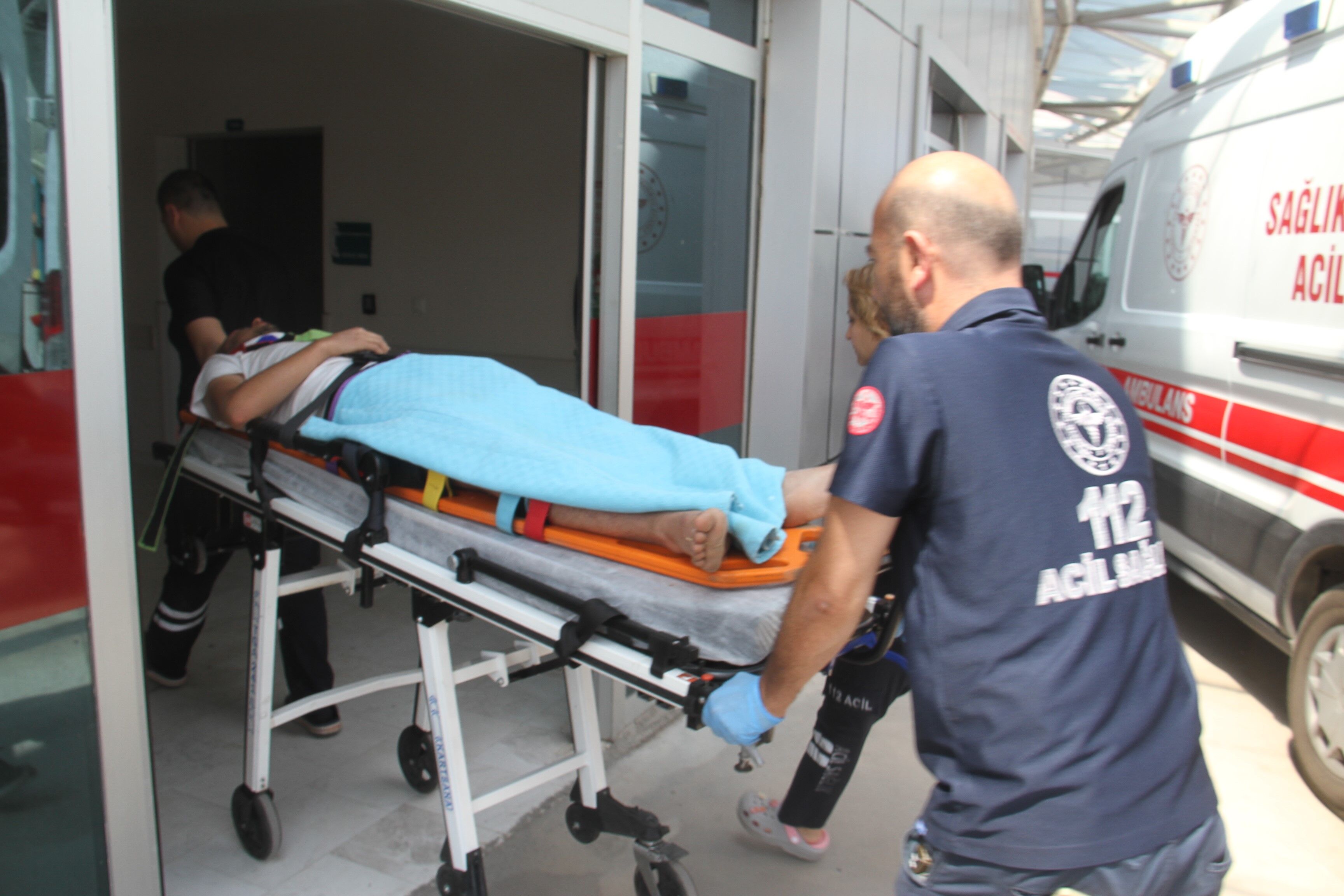 Kontrolden Cikan Otomobil Ekin Tarlasina Girdi 4 Yarali (4)
