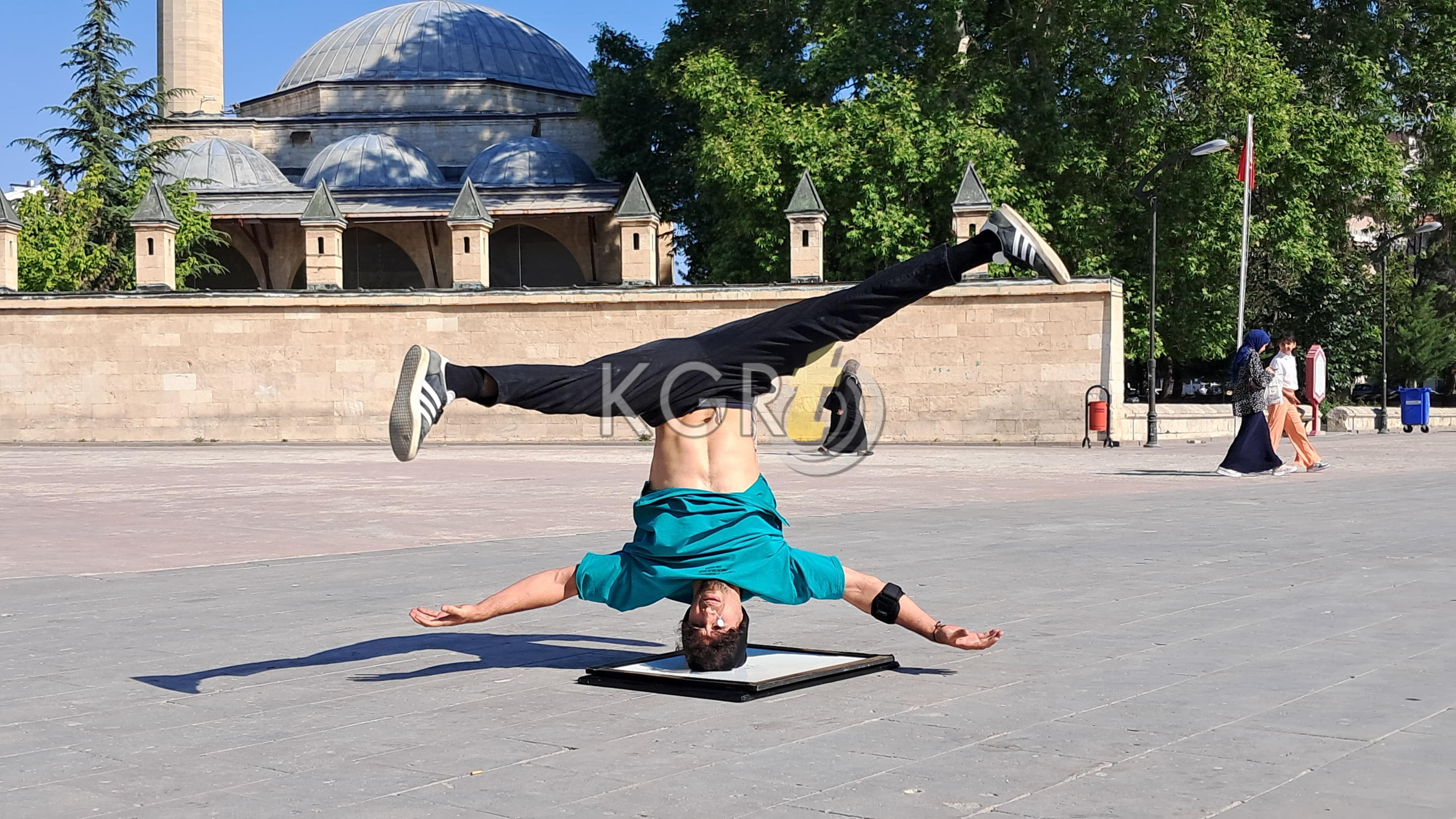 Mersin Mutta Yasayan Genc Yaptigi Dans Ile Rekor Kirmayi Hedefliyor10