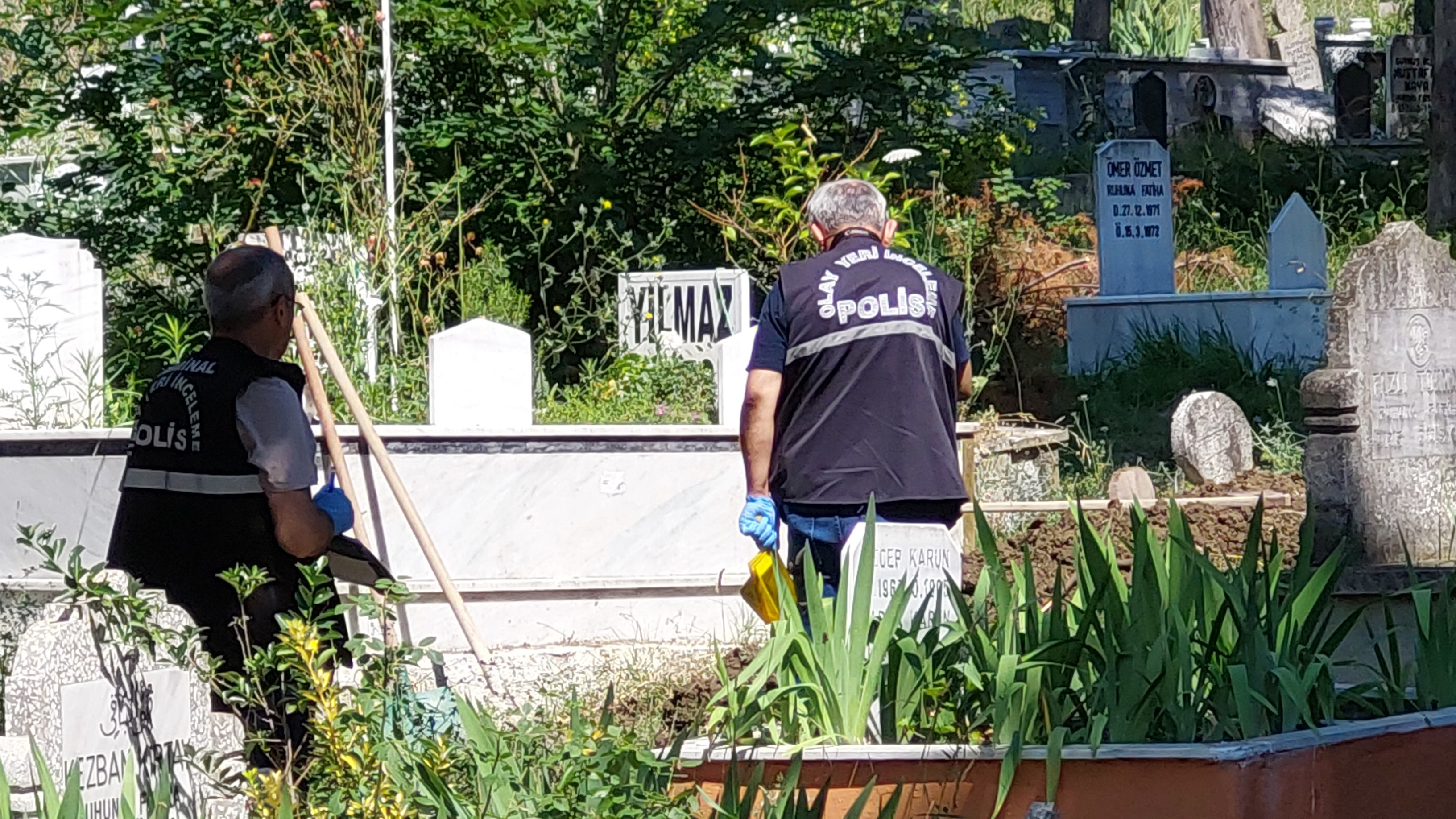 Mezarlikta Gomulu Halde Bakin Ne Bulundu (3)