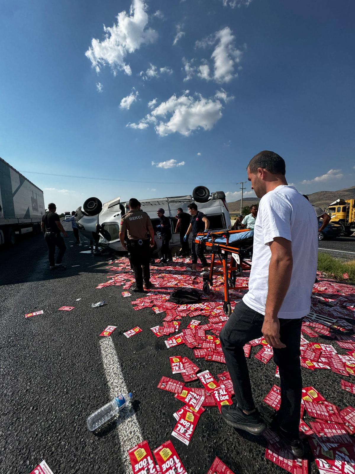 Minibus Takla Atti 4 Kisi Yaralandi (3)