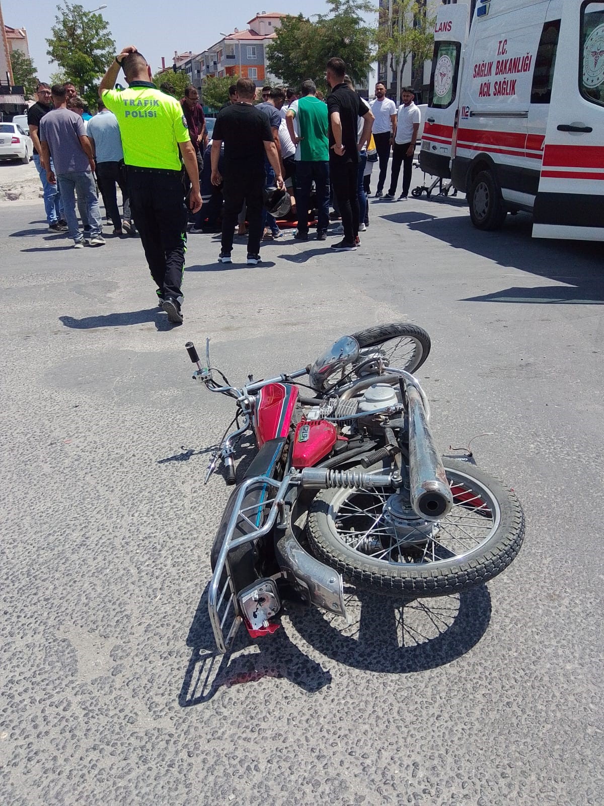 Motosiklet Ile Kamyonet Carpisti 1 Kisi Yaralandi (1)