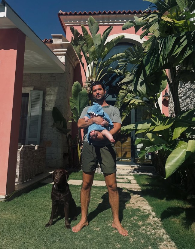 Pinar Deniz Ve Kaan Yildirimdan Aile Tatili (1)