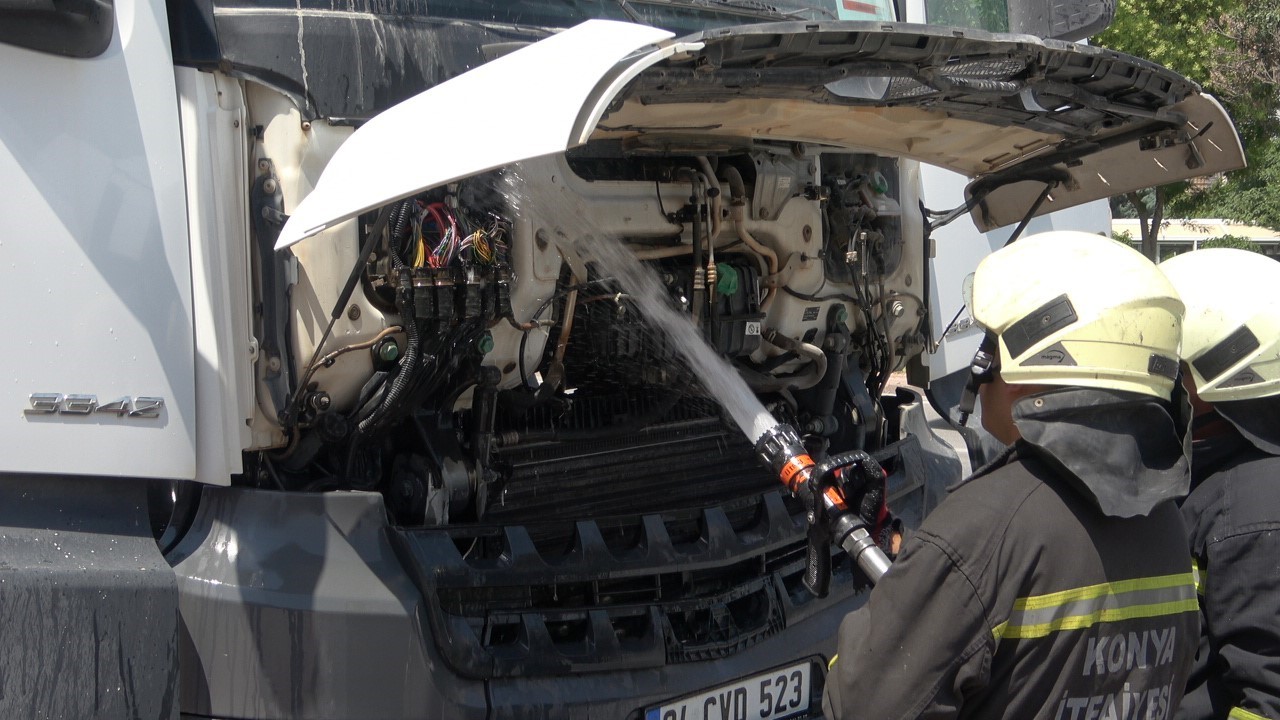 Seyir Halindeki Kamyonda Yangin (3)