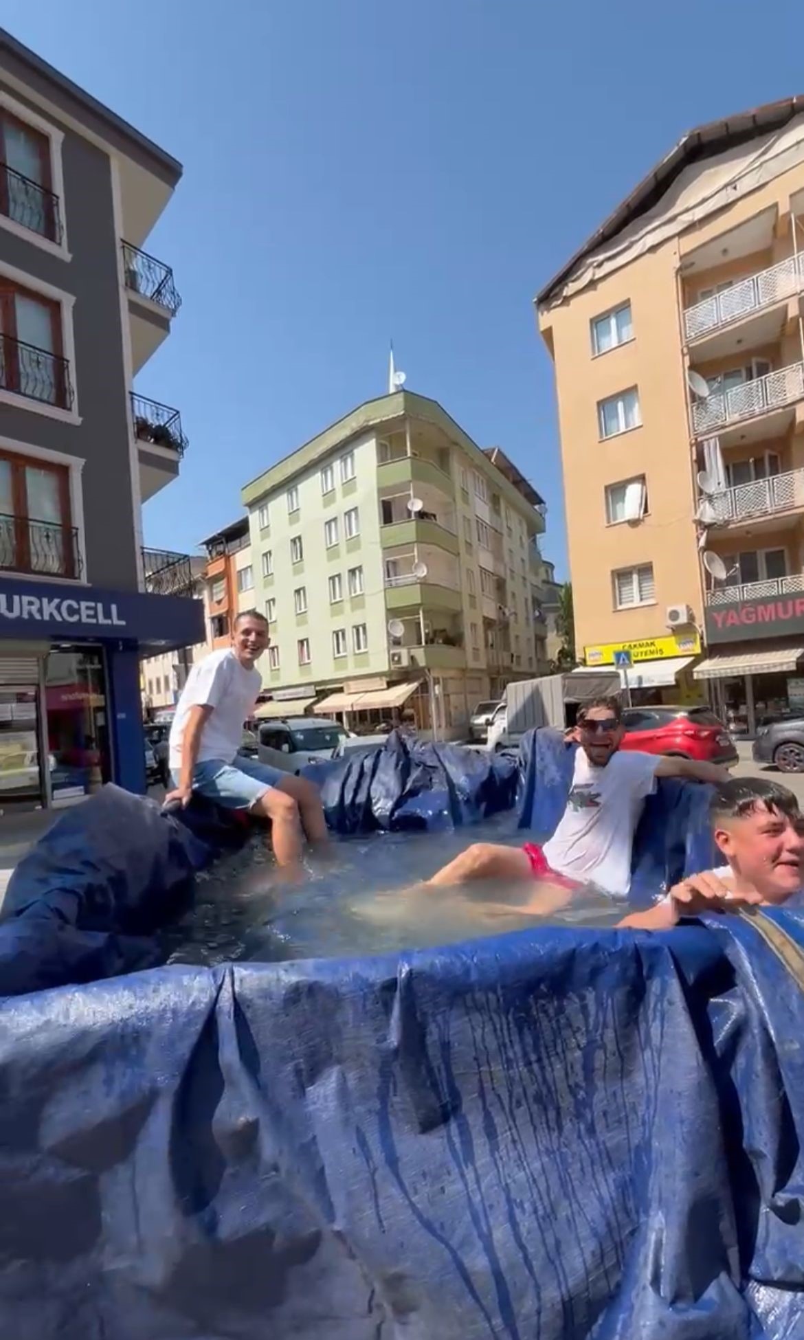 Sicaktan Bunalan Gencler Bakin Ne Yapti (2)