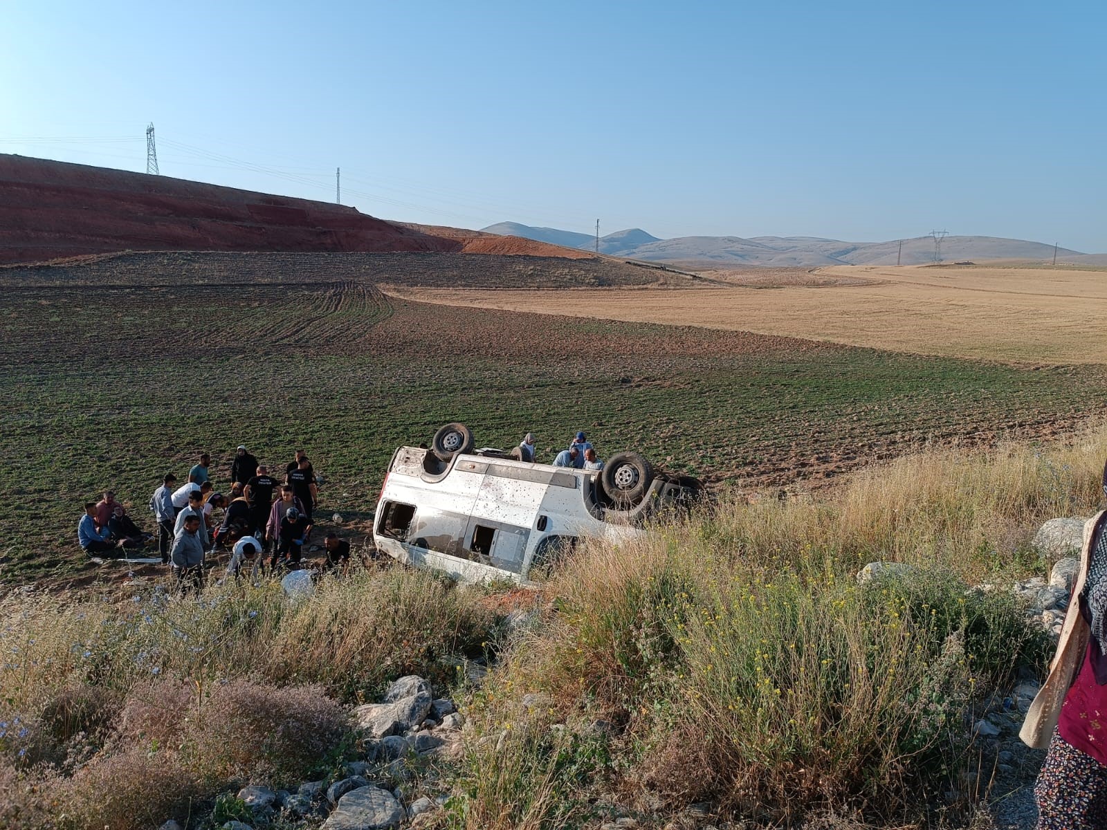 Tarim Iscilerini Tasiyan Minibus Devrildi 15 Yarali (2)