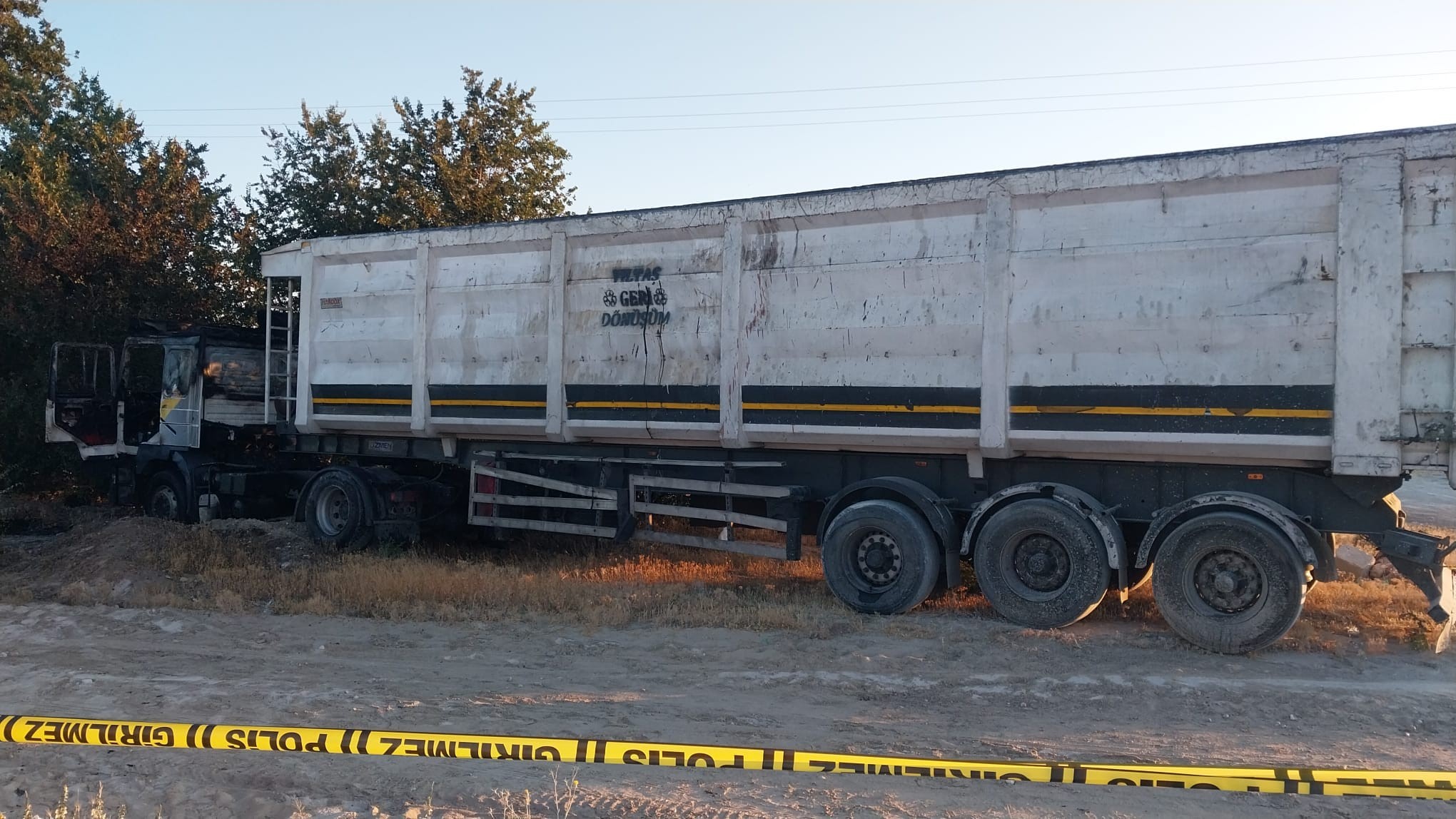 Tirda Yangin Cikti Surucu Hayatini Kaybetti