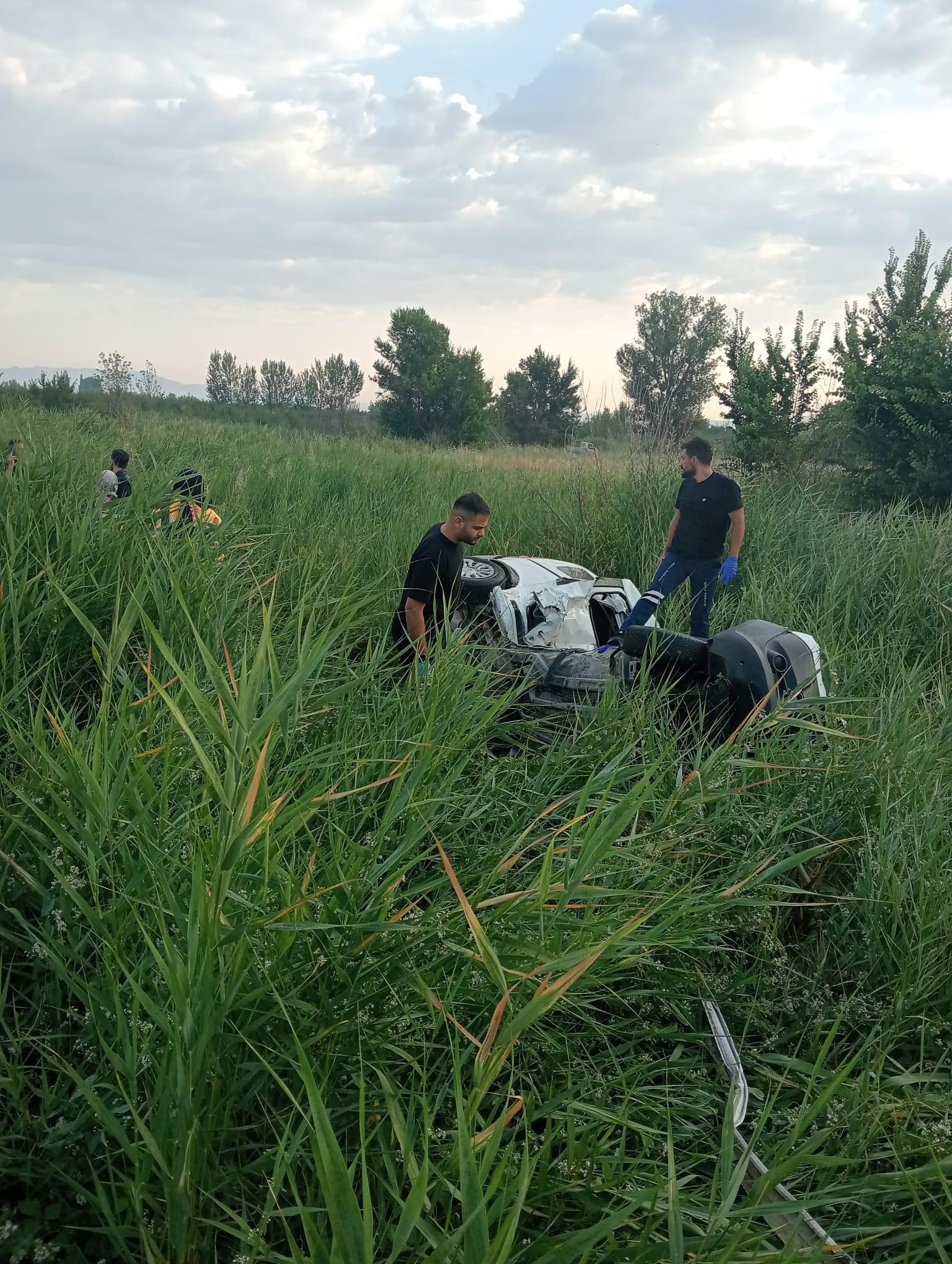 Tren Otomobille Carpisti 1 Gurbetci Hayatini Kaybetti (1)