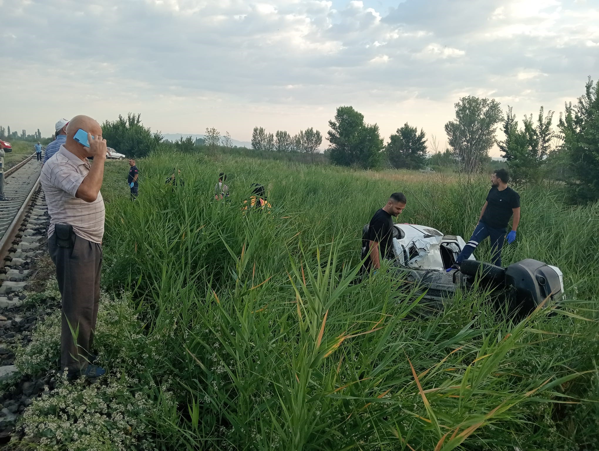 Tren Otomobille Carpisti 1 Gurbetci Hayatini Kaybetti (2)